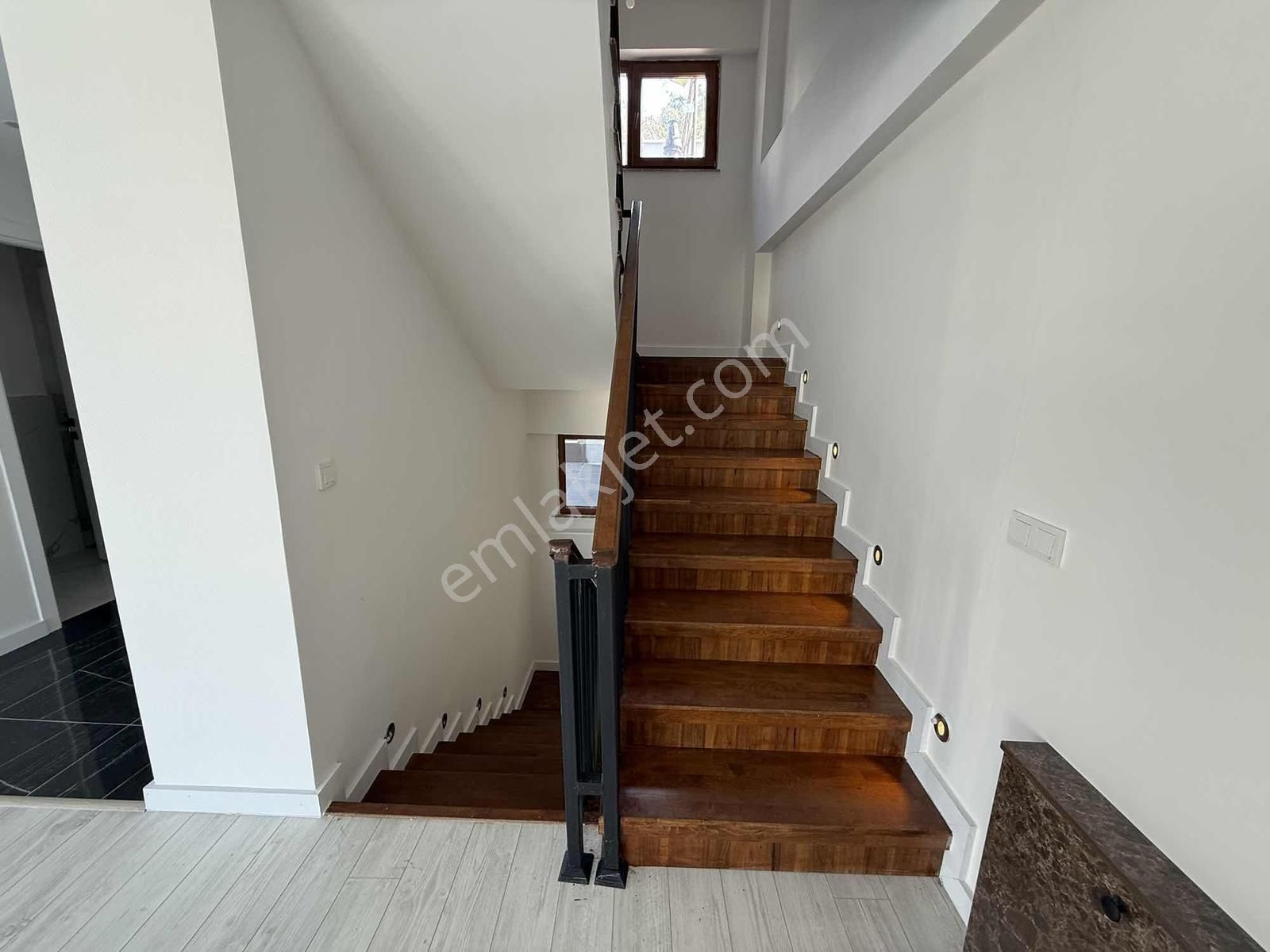 Uskumruköy'de Site İçerisinde 4+2 Villa - Görsel 8