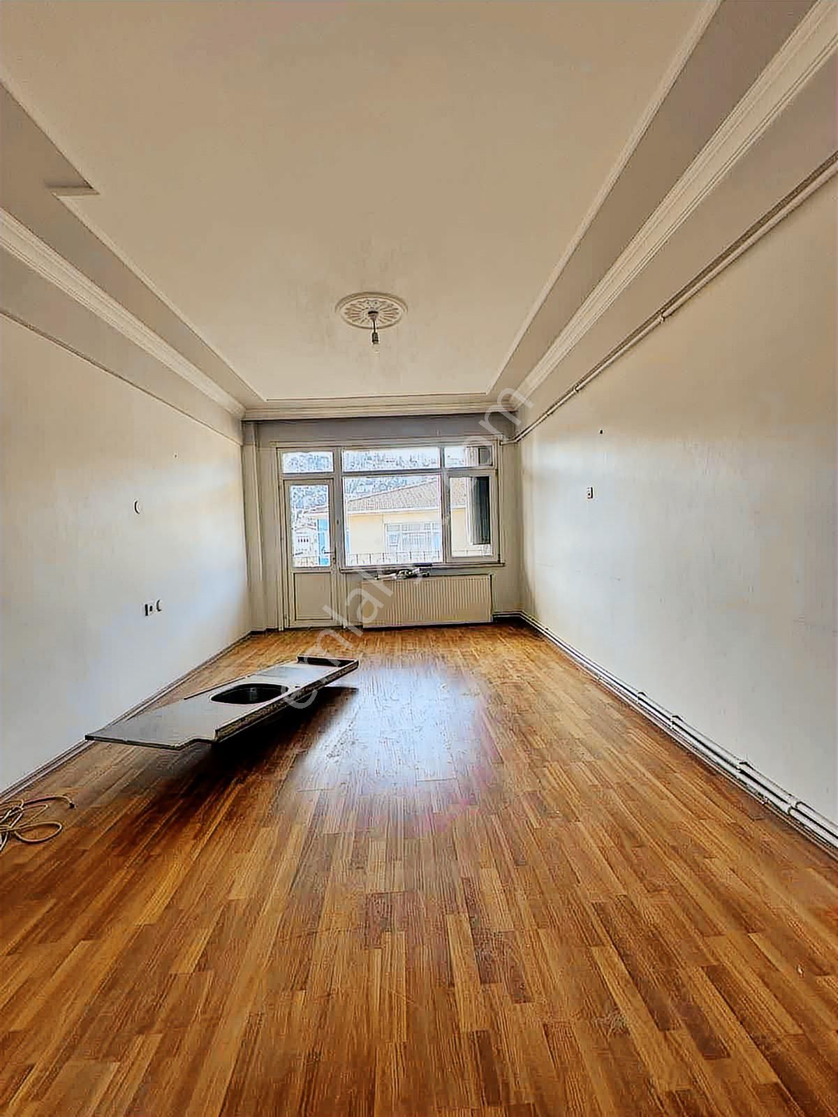 Sarıyer Merkezde Caddeye Yakın Daire - Görsel 12