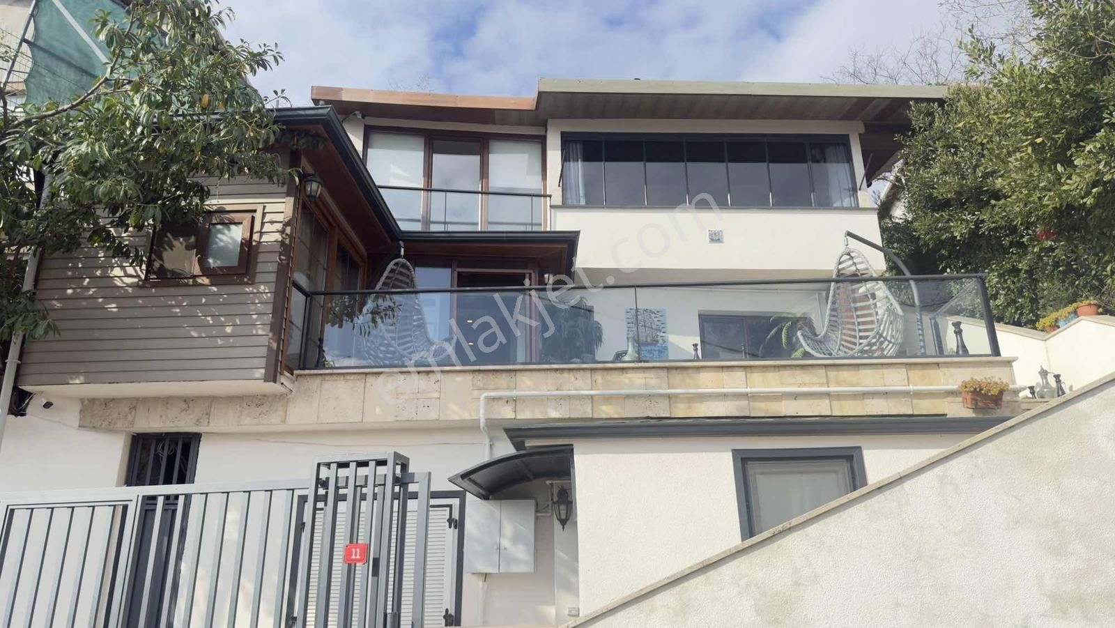 Büyükdere Sırtta Muhteşem Boğaz Manzaralı Dekorasyonlu Villa - Görsel 11