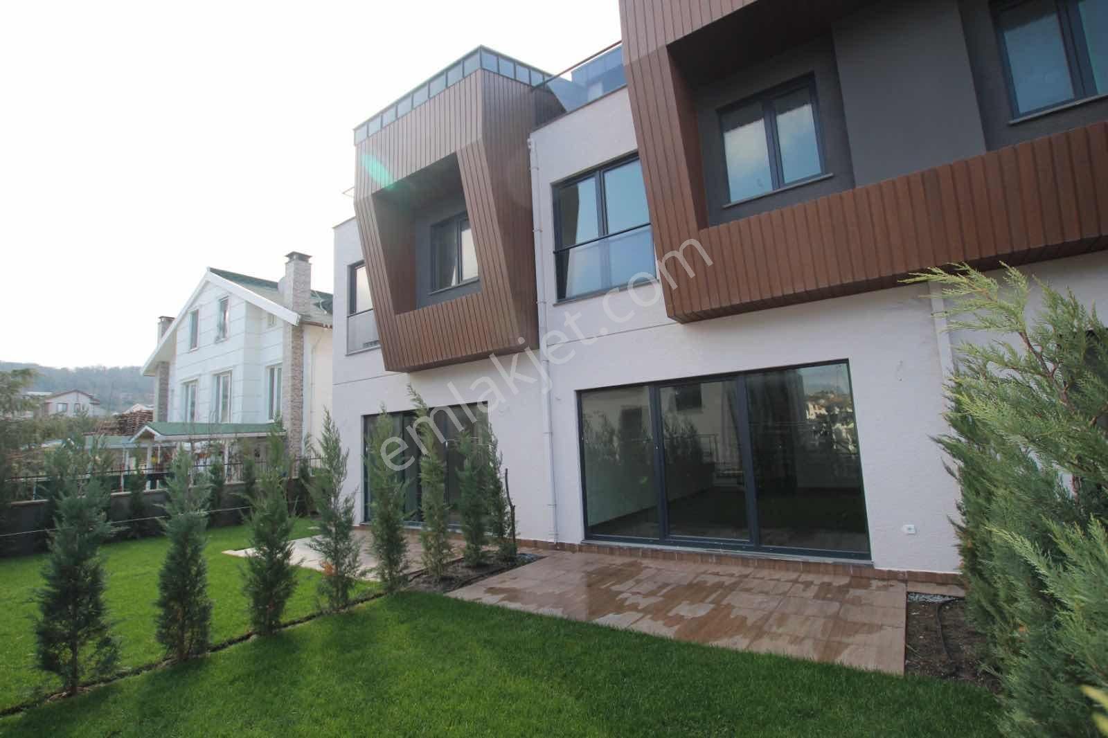 Zekeriyaköy Lotus Park Sitesinde Güzel Konum Villa