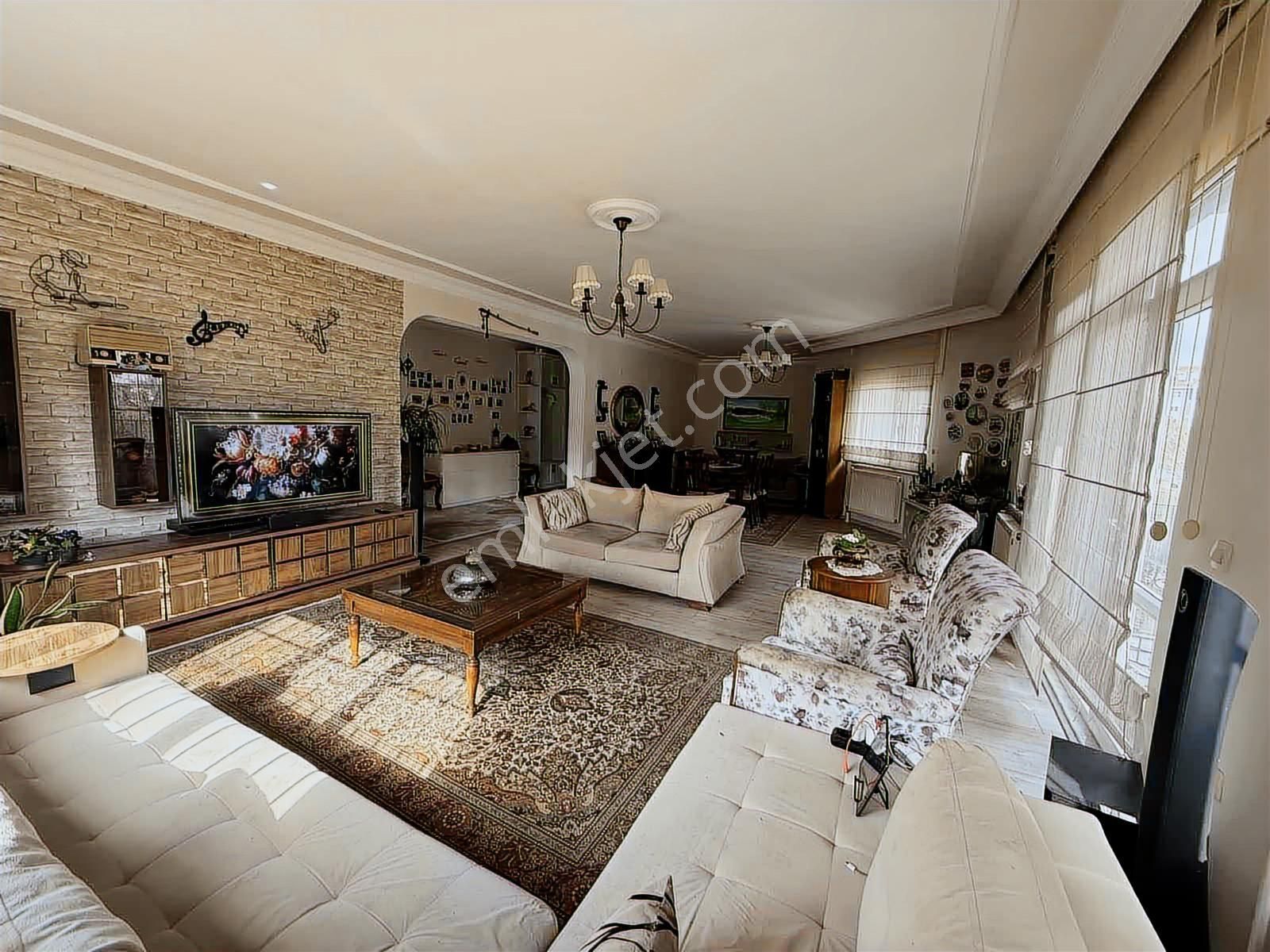 Bahçeşehir 2.kısım'da 155m2 3+1 Site İçerisinde Kupon Daire