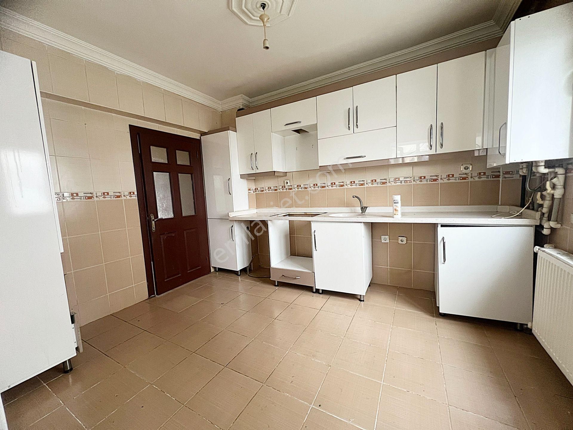 Çiğdemtepe Selim Cadde Üzerinde 3. Kat Muhteşem Lokasyon Kök Tapu İskanlı 3+1 - Görsel 5