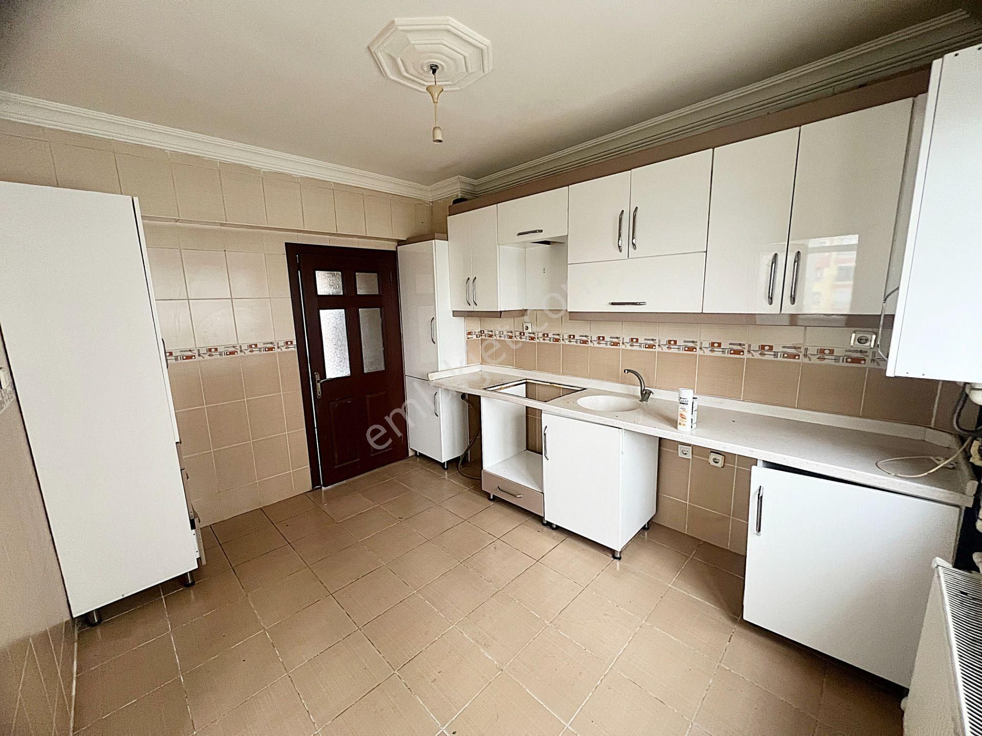 Çiğdemtepe Selim Cadde Üzerinde 3. Kat Muhteşem Lokasyon Kök Tapu İskanlı 3+1 - Görsel 4