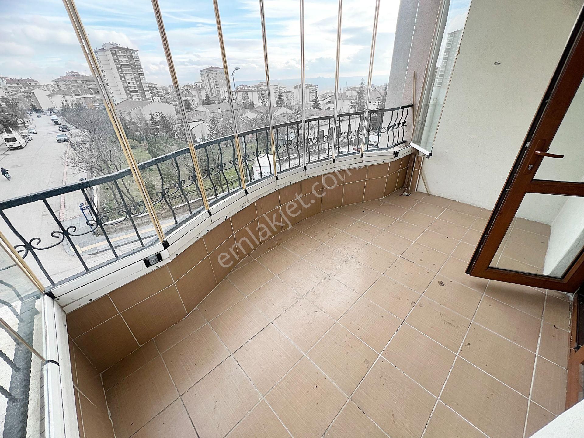 Çiğdemtepe Selim Cadde Üzerinde 3. Kat Muhteşem Lokasyon Kök Tapu İskanlı 3+1 - Görsel 14