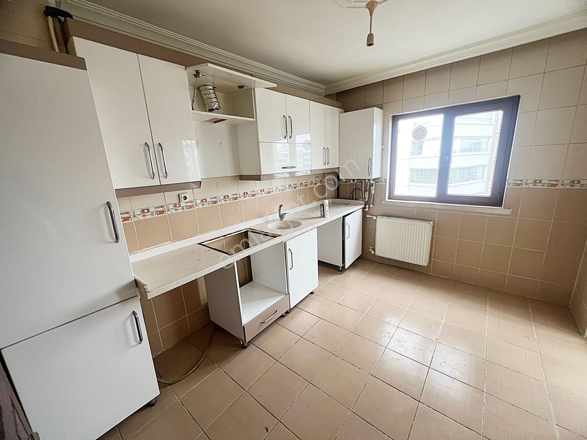 Çiğdemtepe Selim Cadde Üzerinde 3. Kat Muhteşem Lokasyon Kök Tapu İskanlı 3+1 - Görsel 2