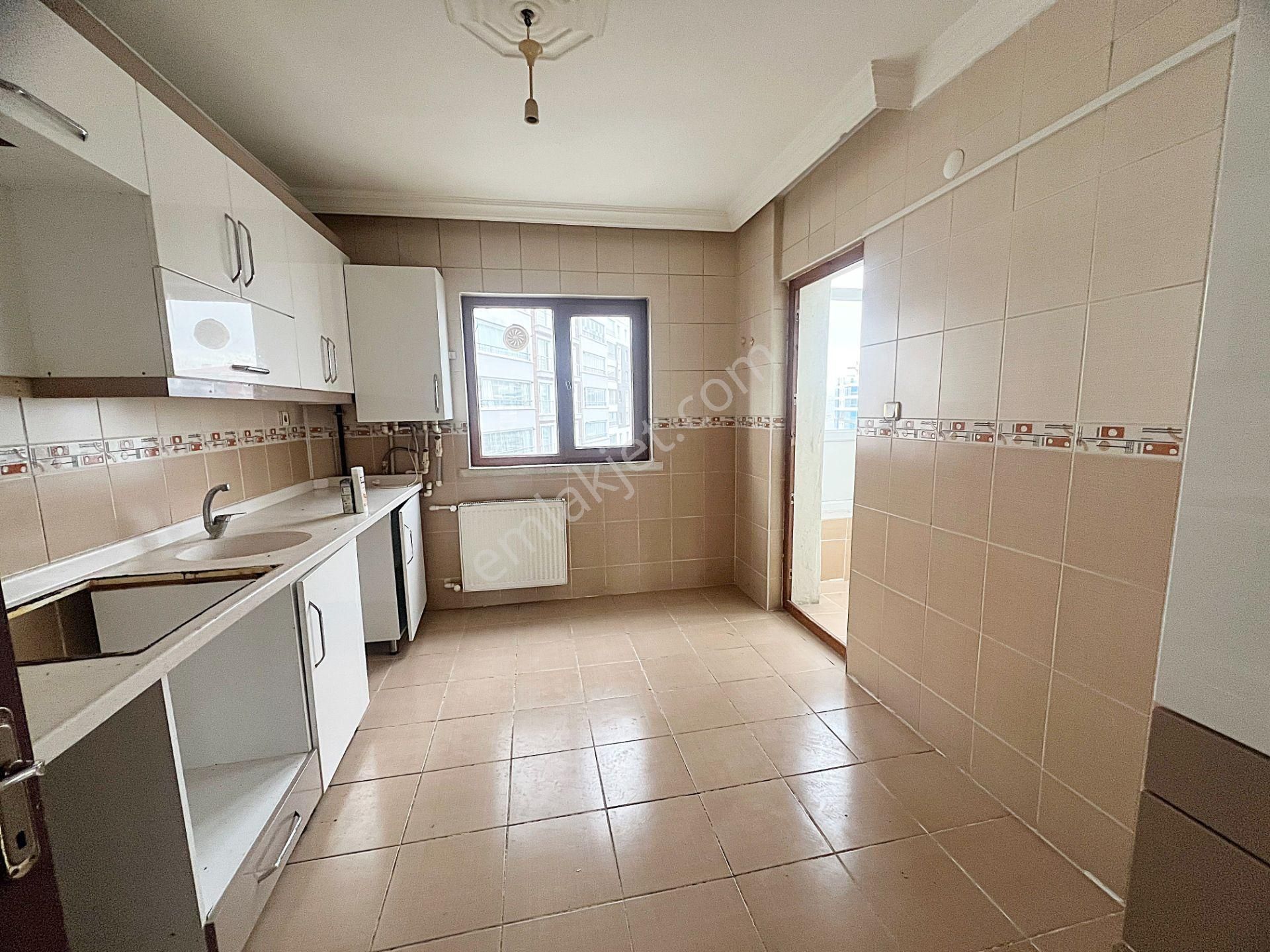 Çiğdemtepe Selim Cadde Üzerinde 3. Kat Muhteşem Lokasyon Kök Tapu İskanlı 3+1 - Görsel 3