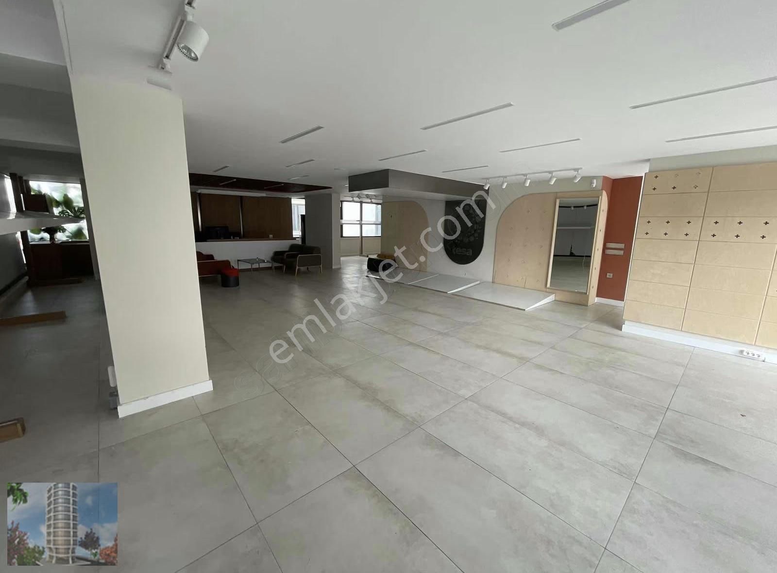Memorial Hastanesinin Yanıbaşında E-5 Cephe 350m2 Geniş Dükkan - Görsel 2