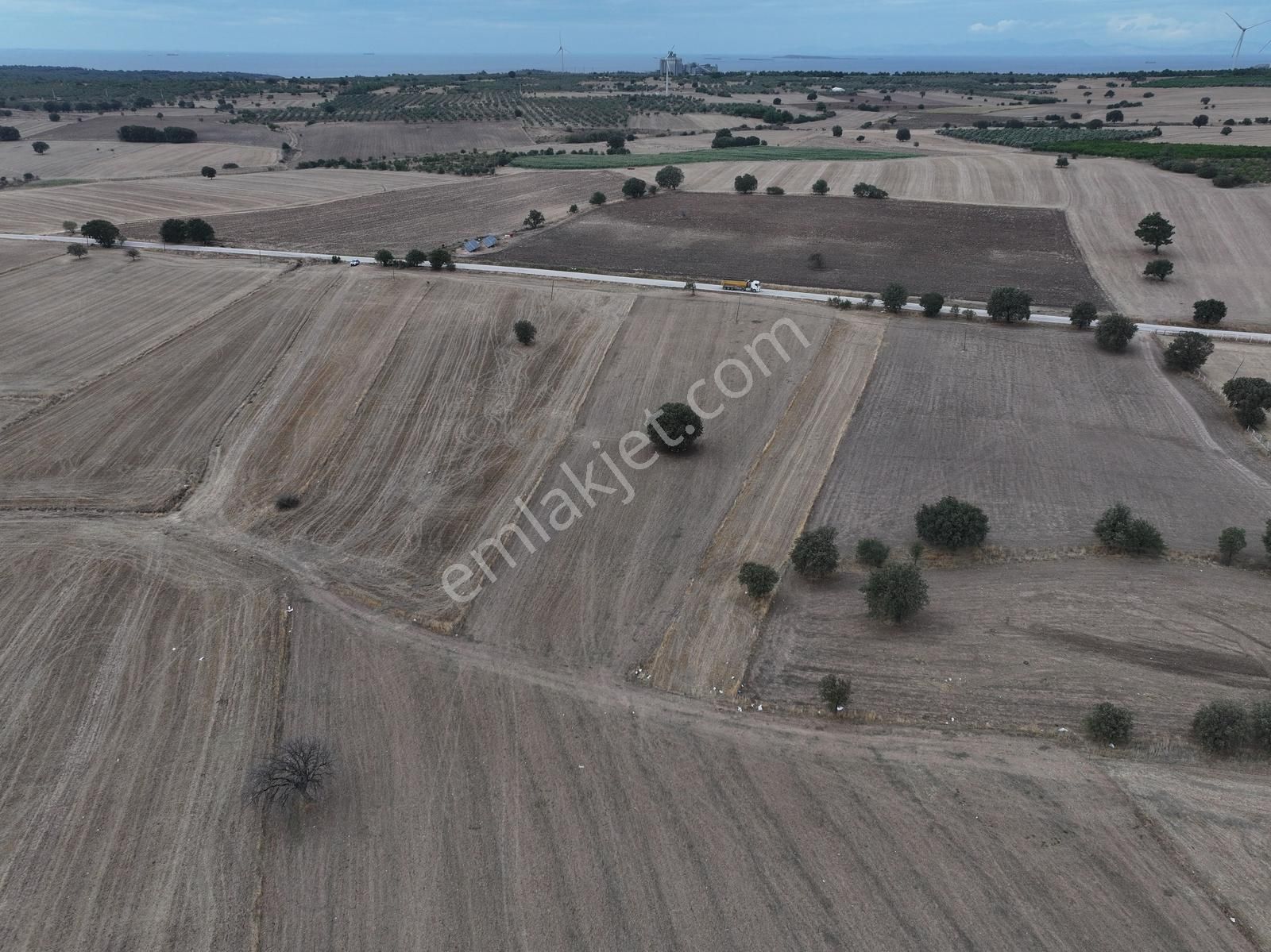 Ezine Kumburun Asfalt Yol Cephe 27.543m2 Satılık Tarla - Görsel 3