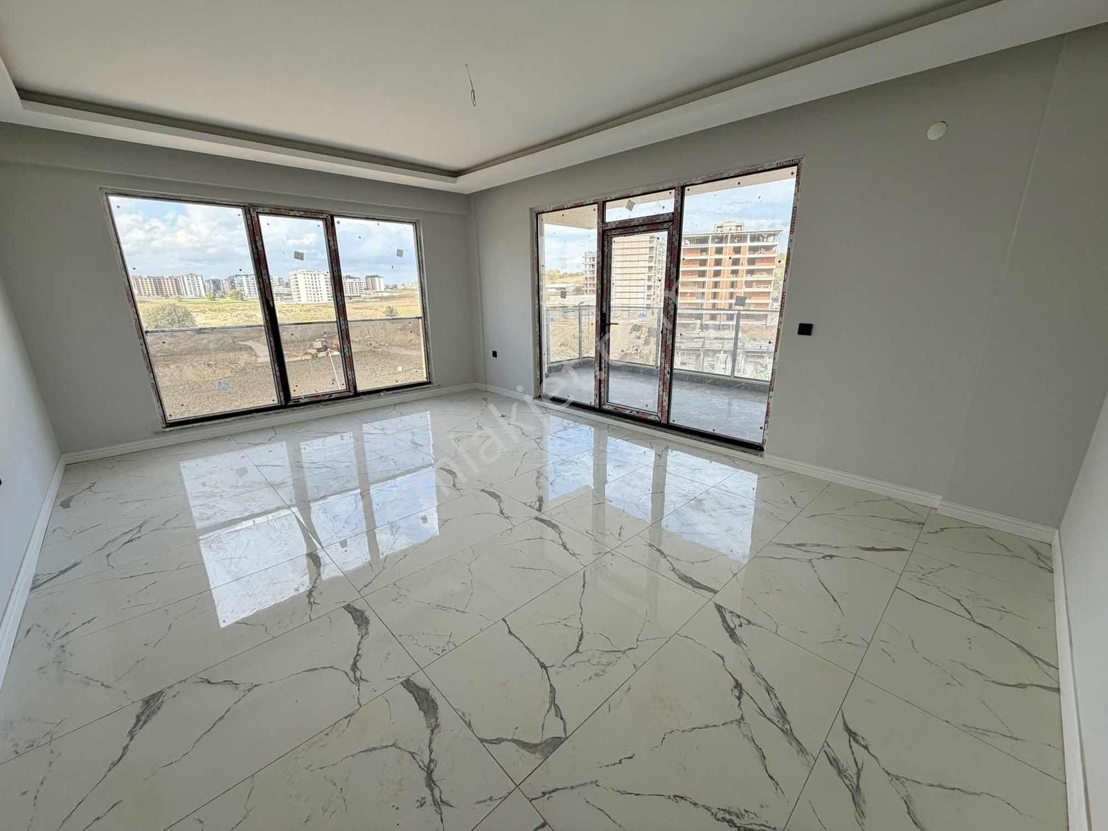 Çanakkale Yeni Barış Mah. Site İçi Sıfır Satılık 3+1 Daire