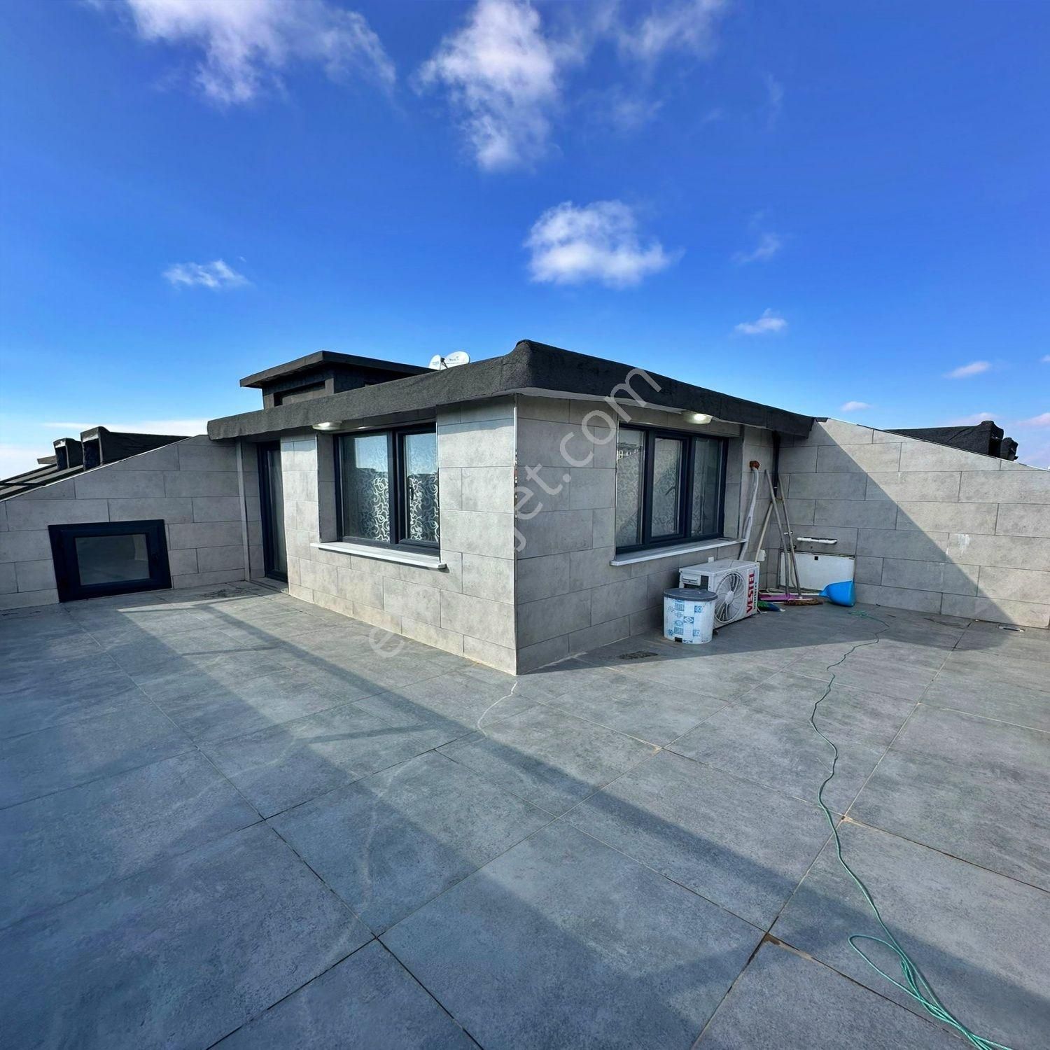 Beylikdüzü Marmara Mah'de Deniz Manzaralı Satılık Fırsat 5+2 Dubleks