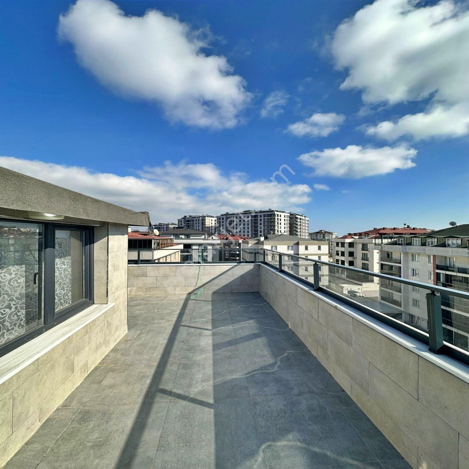 Beylikdüzü Marmara Mah'de Deniz Manzaralı Satılık Fırsat 5+2 Dubleks - Görsel 2