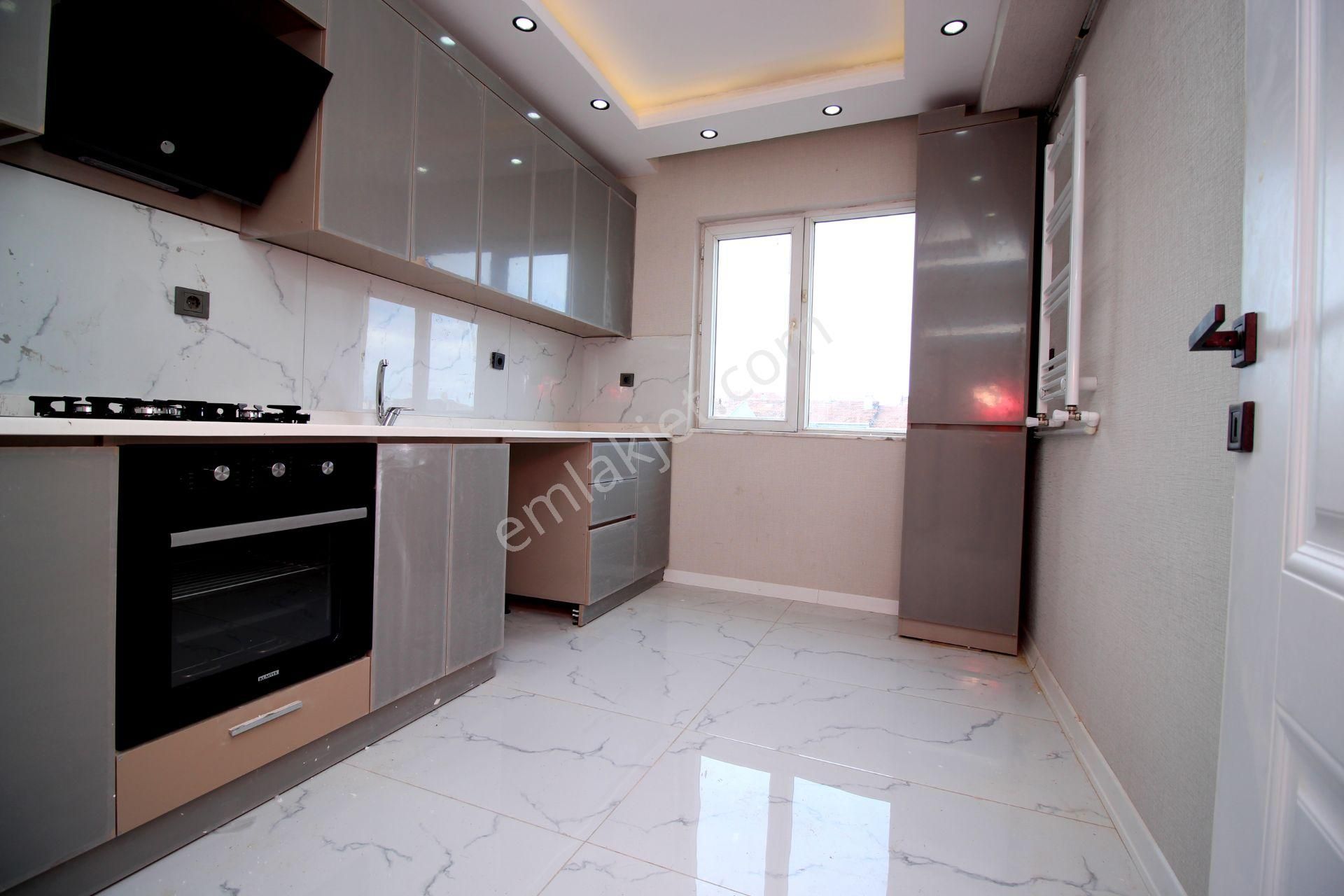 Süvari'de Arakat Park Cepheli Tren İstasyonu Yakını 3+1 Satılık Boş Daire - Görsel 4