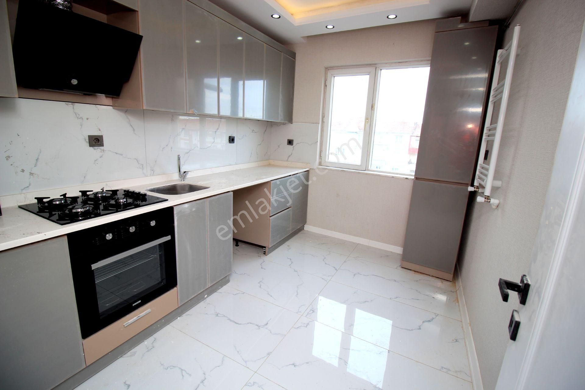 Süvari'de Arakat Park Cepheli Tren İstasyonu Yakını 3+1 Satılık Boş Daire - Görsel 3