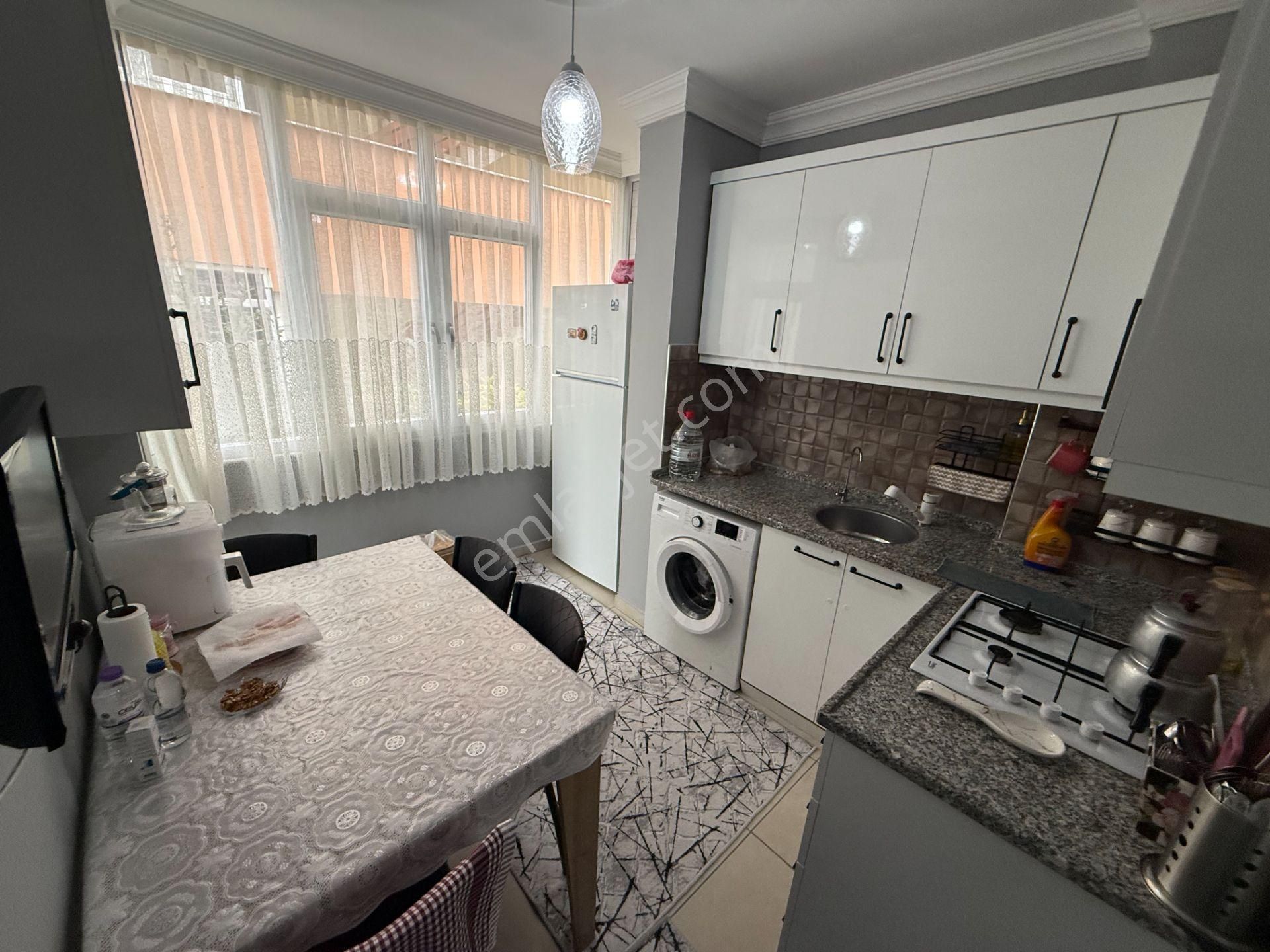 Dutlubahçede Cadde Yakını Katta Geniş Ayrı Mutfak Asansörlü 1+1 - Görsel 5