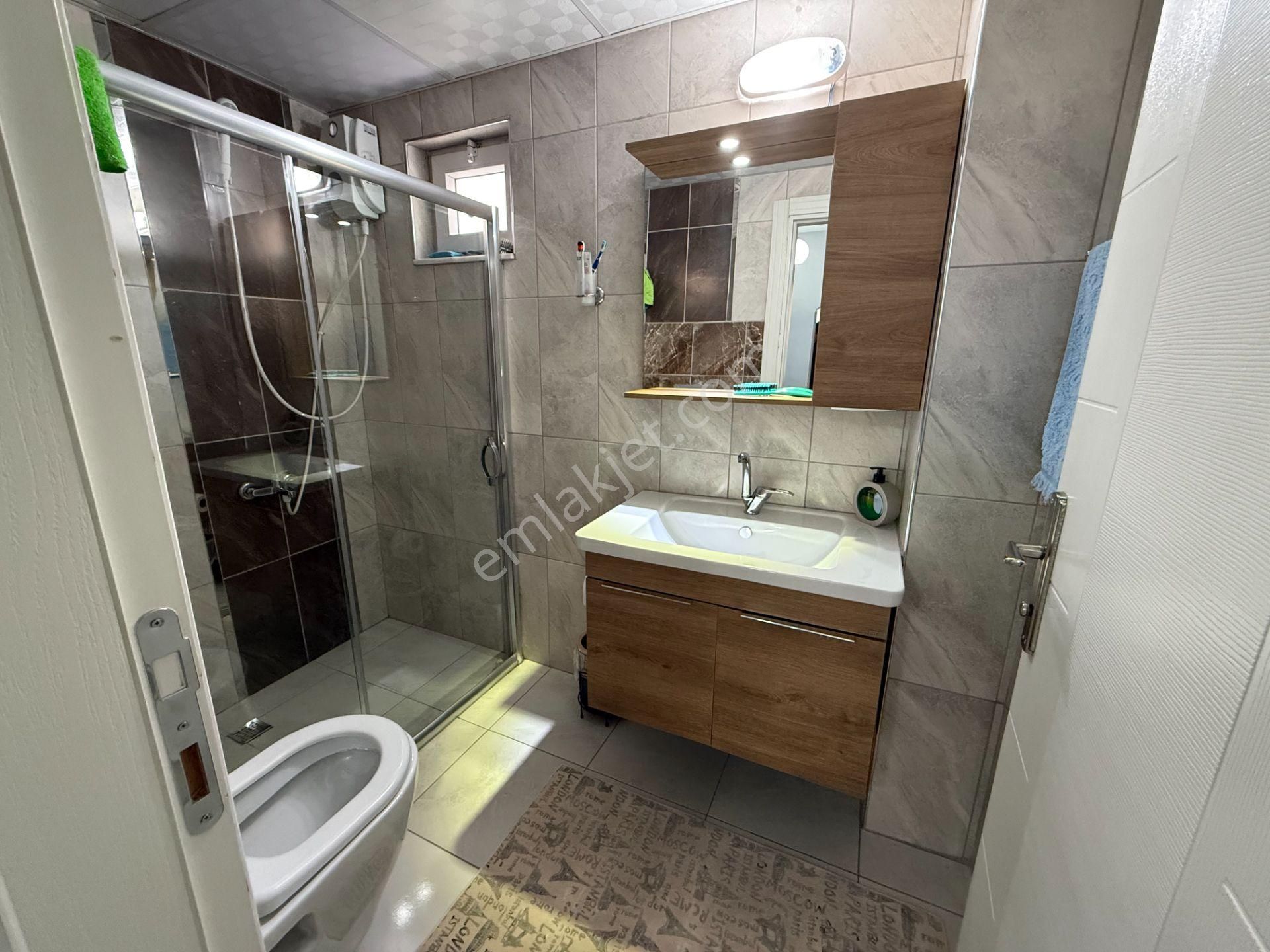 Dutlubahçede Cadde Yakını Katta Geniş Ayrı Mutfak Asansörlü 1+1 - Görsel 13