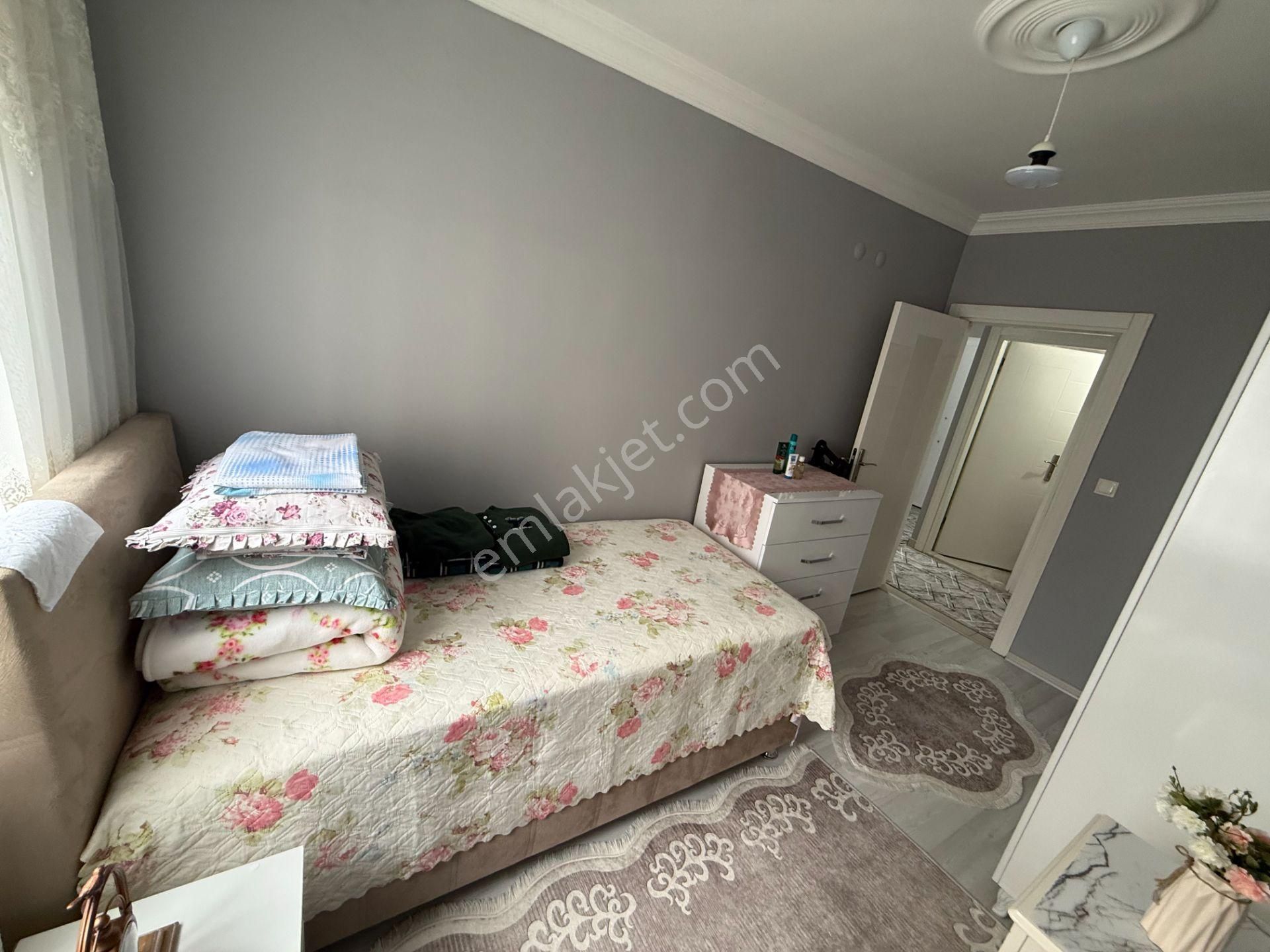 Dutlubahçede Cadde Yakını Katta Geniş Ayrı Mutfak Asansörlü 1+1 - Görsel 16