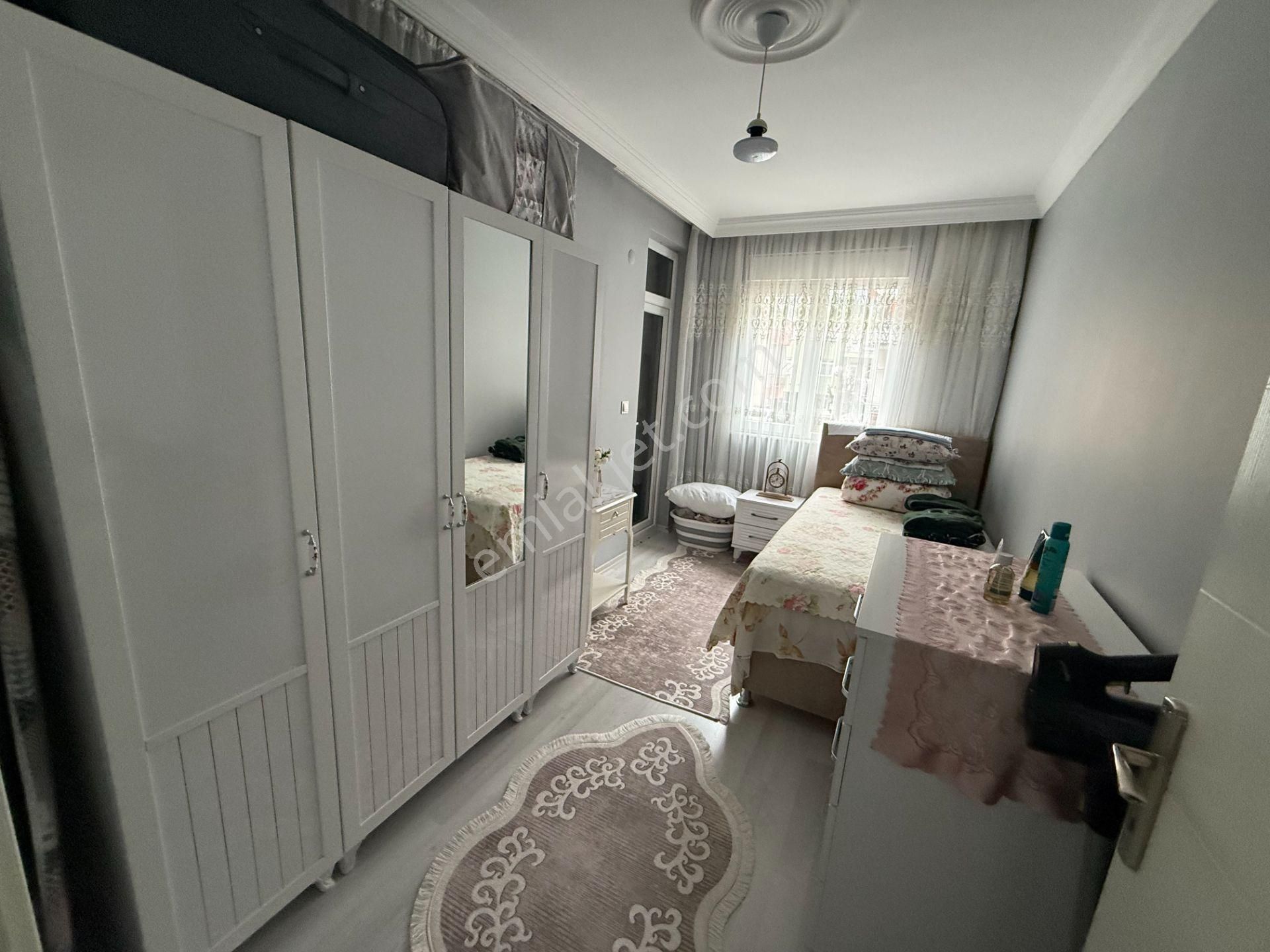 Dutlubahçede Cadde Yakını Katta Geniş Ayrı Mutfak Asansörlü 1+1 - Görsel 10