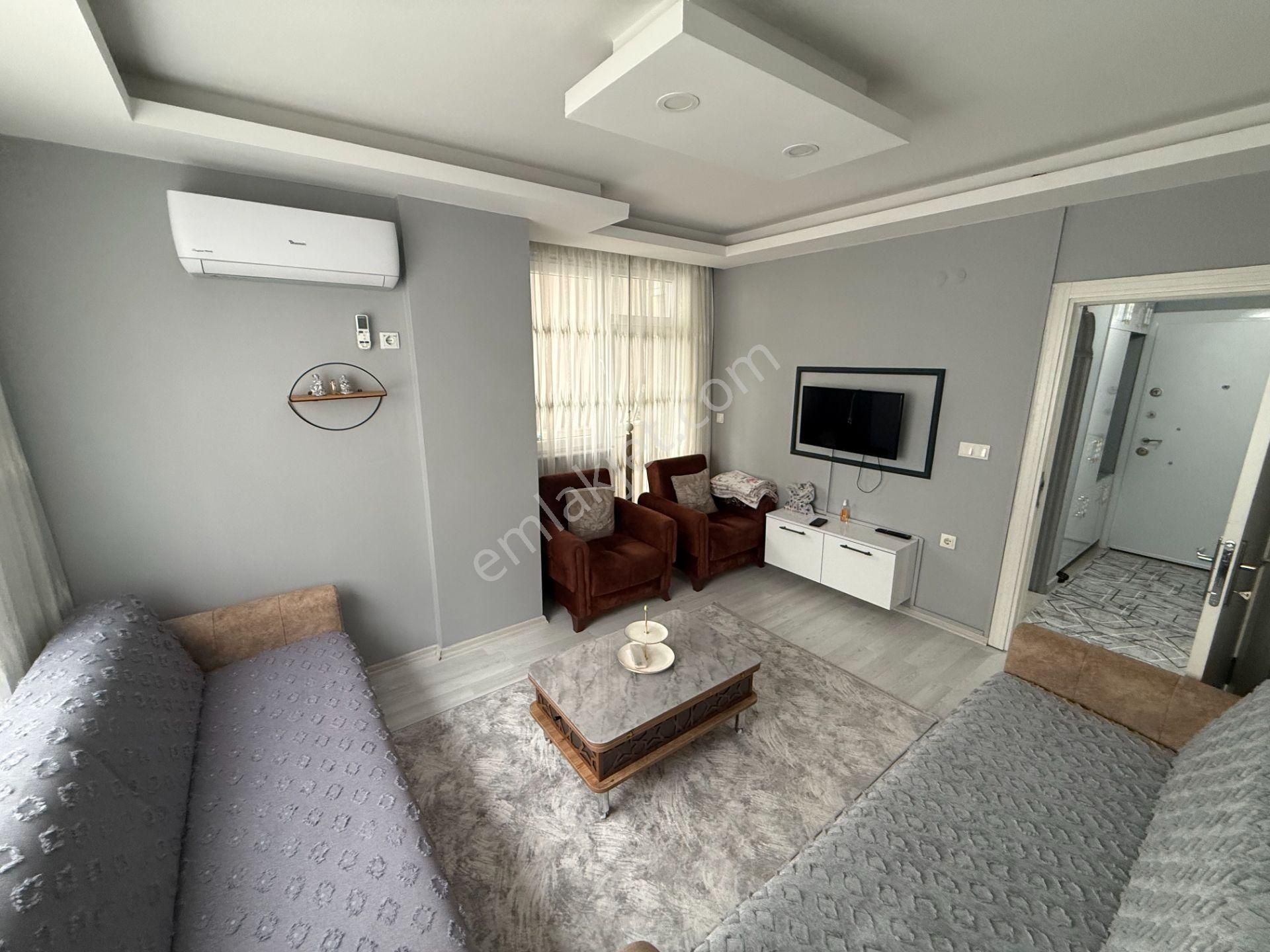 Dutlubahçede Cadde Yakını Katta Geniş Ayrı Mutfak Asansörlü 1+1