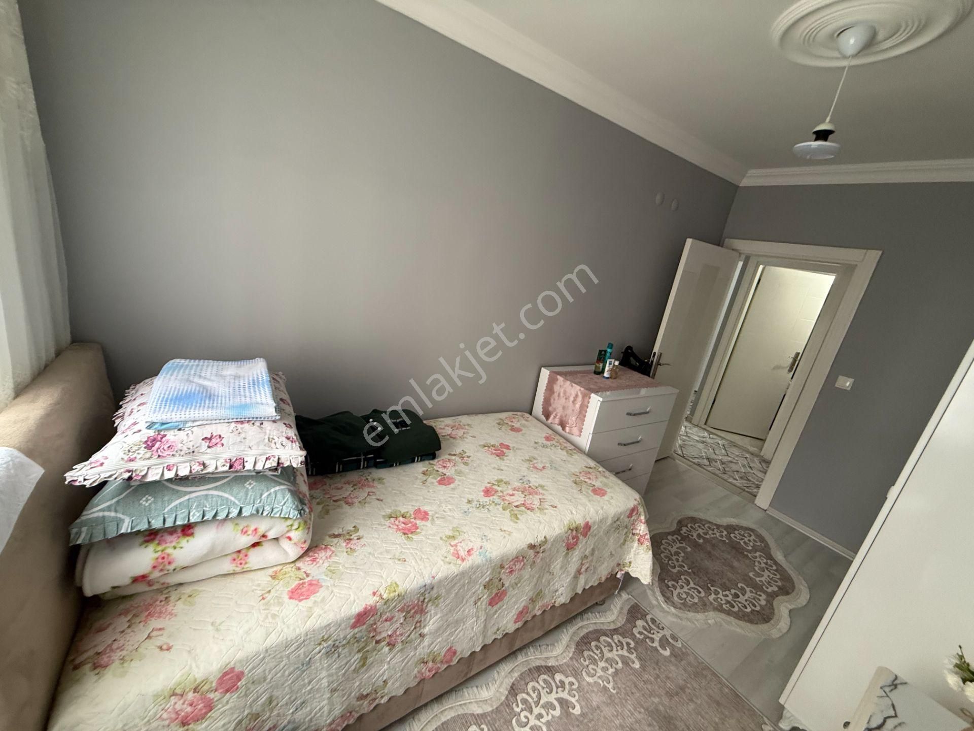 Dutlubahçede Cadde Yakını Katta Geniş Ayrı Mutfak Asansörlü 1+1 - Görsel 17