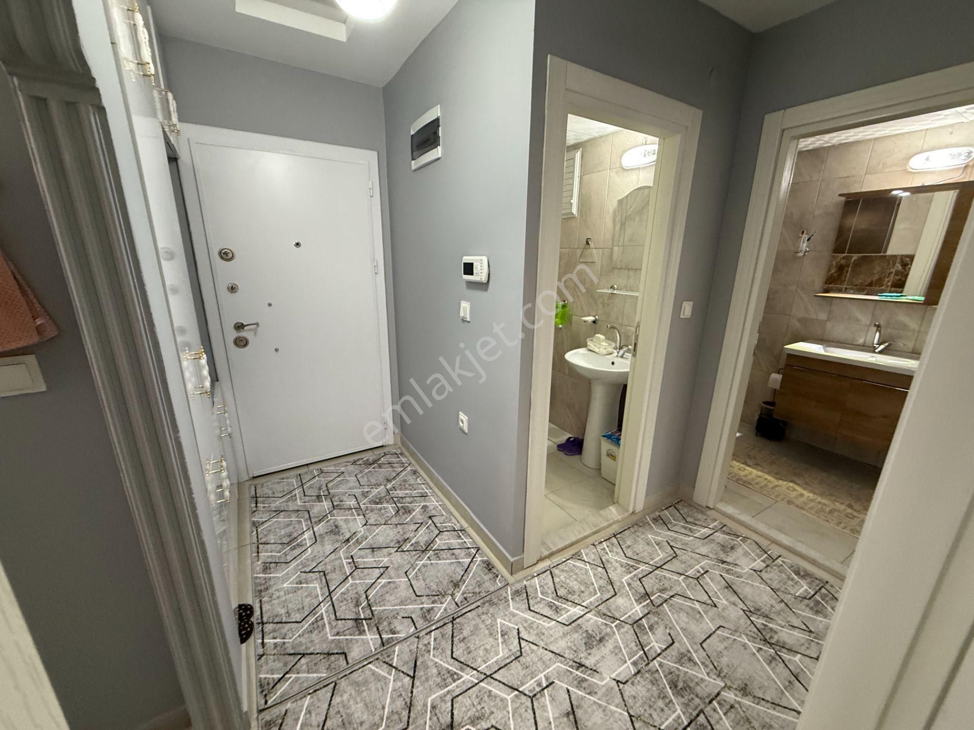 Dutlubahçede Cadde Yakını Katta Geniş Ayrı Mutfak Asansörlü 1+1 - Görsel 24