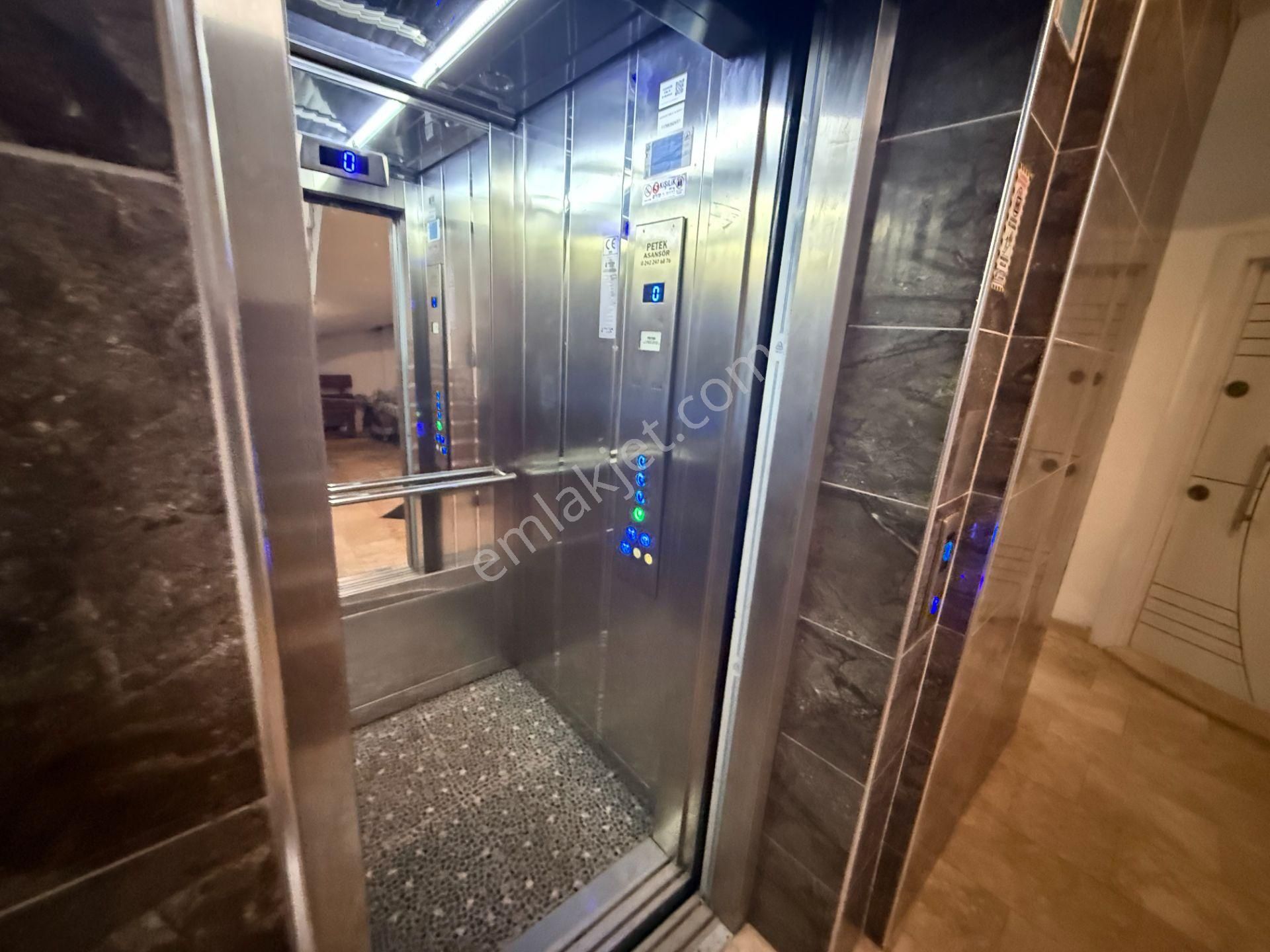 Dutlubahçede Cadde Yakını Katta Geniş Ayrı Mutfak Asansörlü 1+1 - Görsel 27