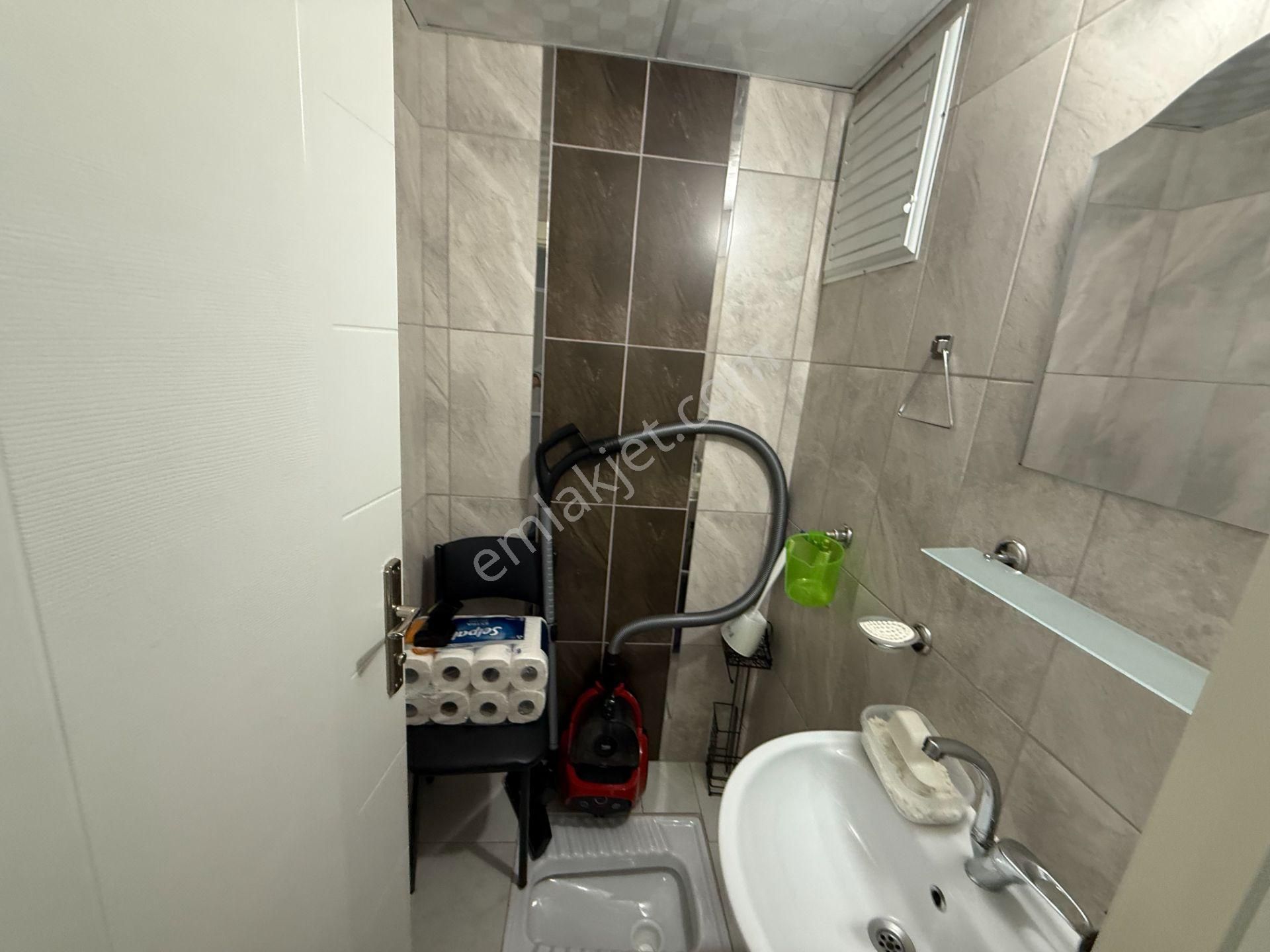 Dutlubahçede Cadde Yakını Katta Geniş Ayrı Mutfak Asansörlü 1+1 - Görsel 18