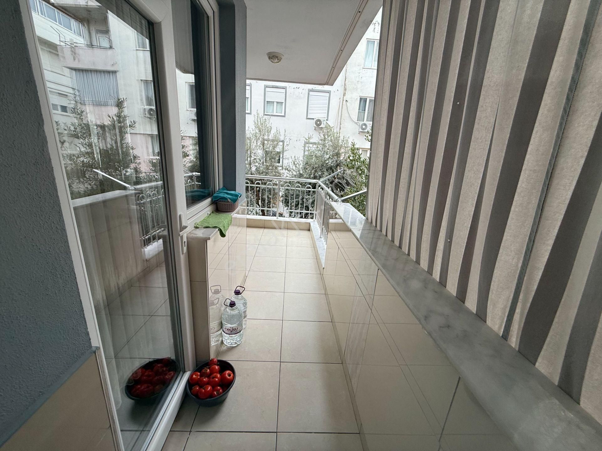 Dutlubahçede Cadde Yakını Katta Geniş Ayrı Mutfak Asansörlü 1+1 - Görsel 8