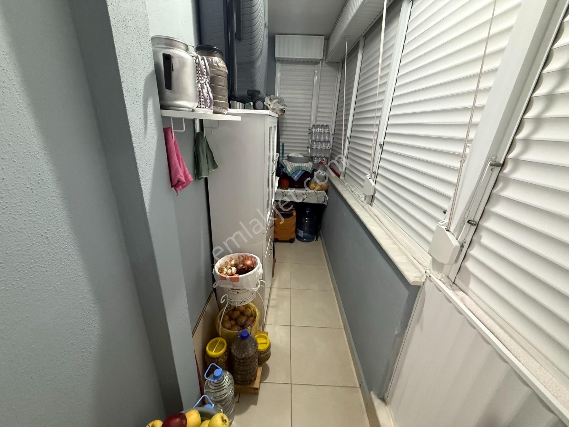 Dutlubahçede Cadde Yakını Katta Geniş Ayrı Mutfak Asansörlü 1+1 - Görsel 15