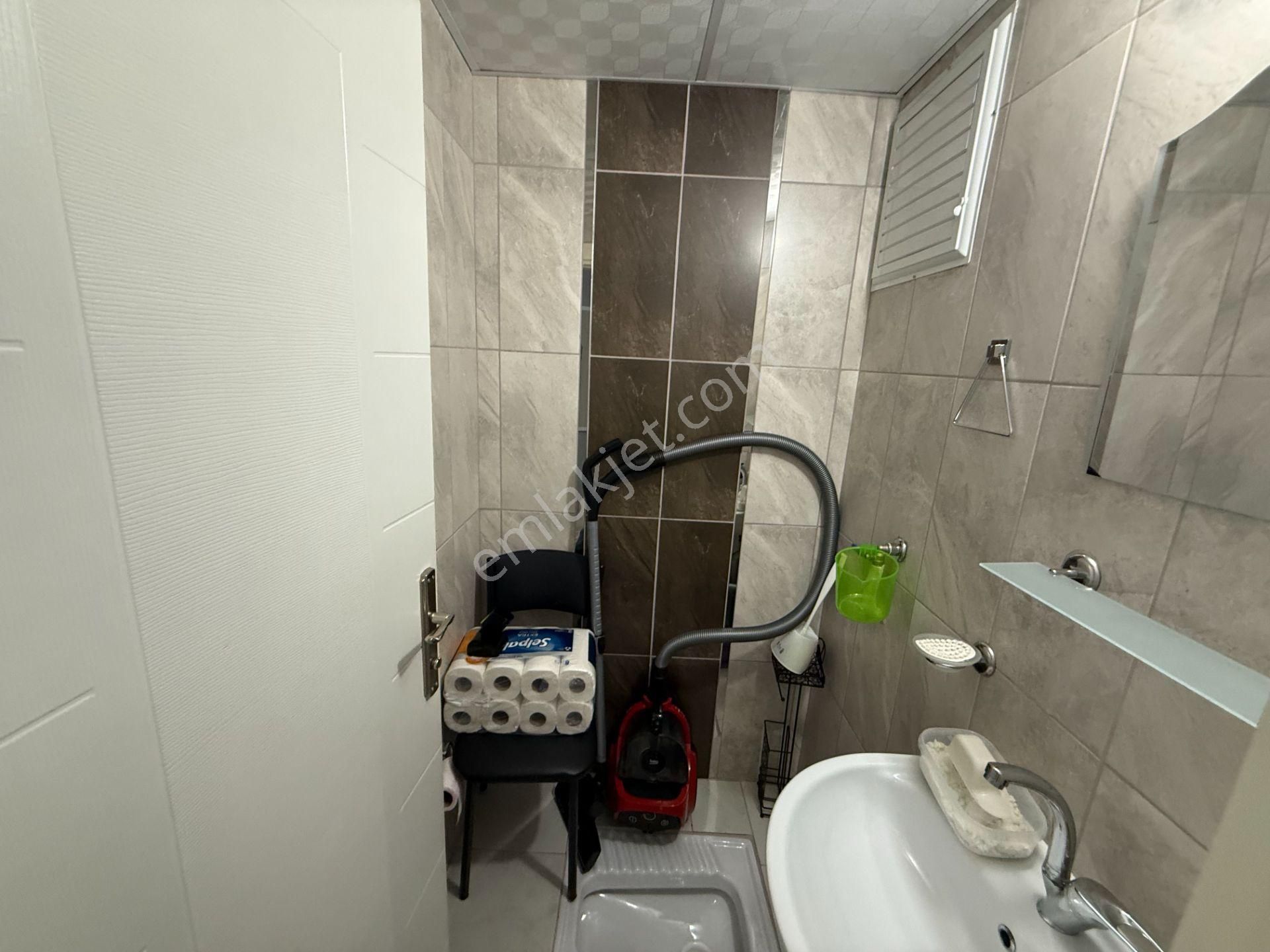 Dutlubahçede Cadde Yakını Katta Geniş Ayrı Mutfak Asansörlü 1+1 - Görsel 19