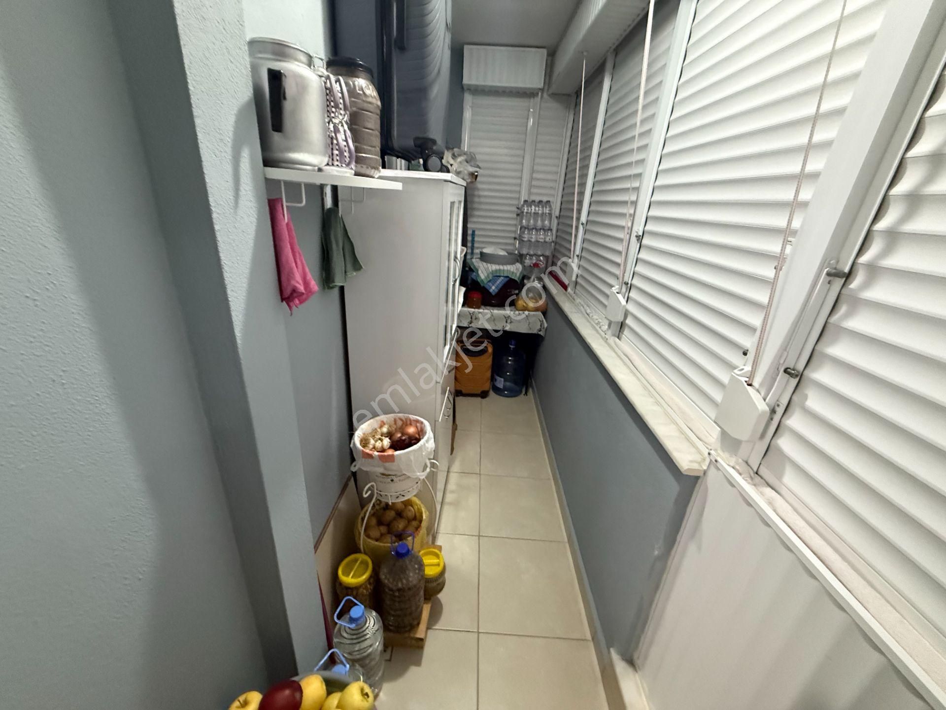 Dutlubahçede Cadde Yakını Katta Geniş Ayrı Mutfak Asansörlü 1+1 - Görsel 14