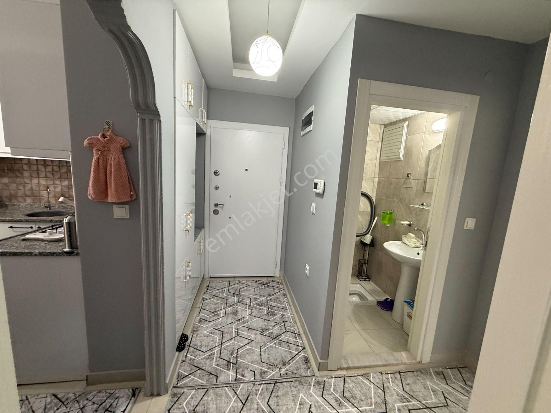 Dutlubahçede Cadde Yakını Katta Geniş Ayrı Mutfak Asansörlü 1+1 - Görsel 23