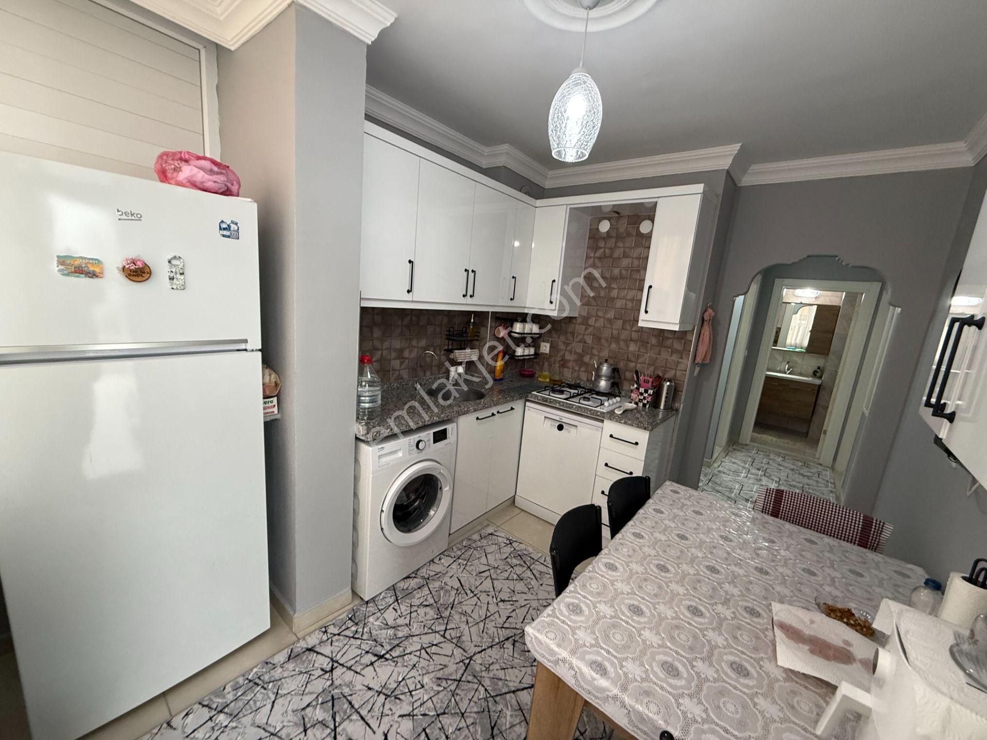 Dutlubahçede Cadde Yakını Katta Geniş Ayrı Mutfak Asansörlü 1+1 - Görsel 7