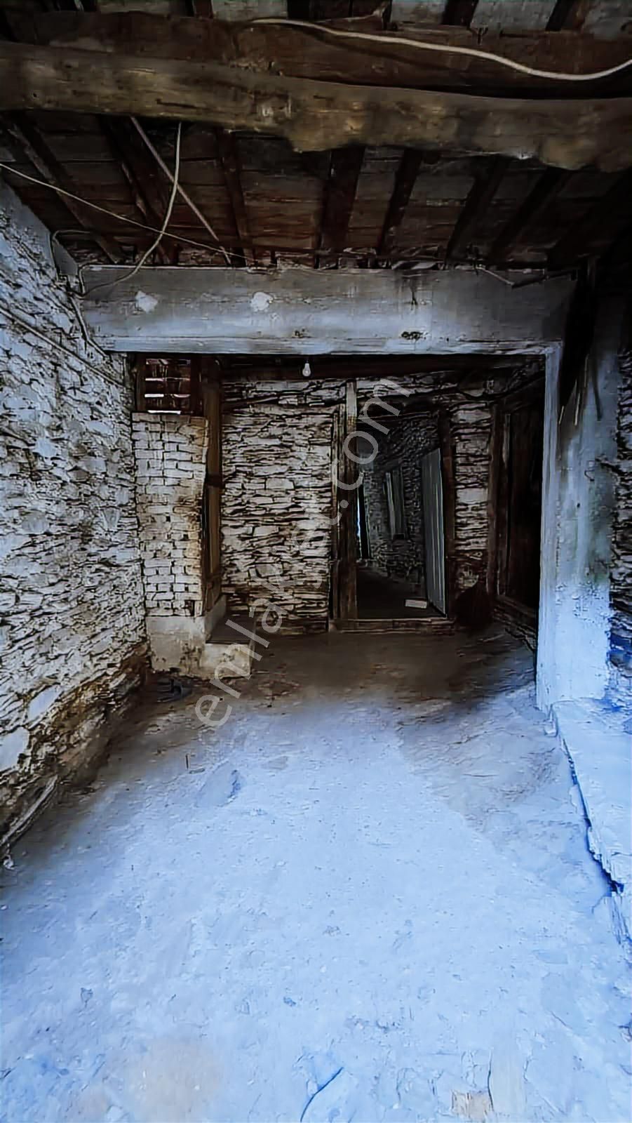 Bayındır Hisarlık'ta Panoramik Manzaralı Satılık Taş Ev Cb-ph - Görsel 5