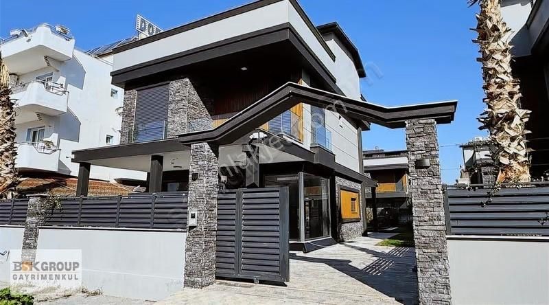 Bsk Dan Müstakil Havuzlu Denize Çok Yakın Bahçeli Lüks Villa