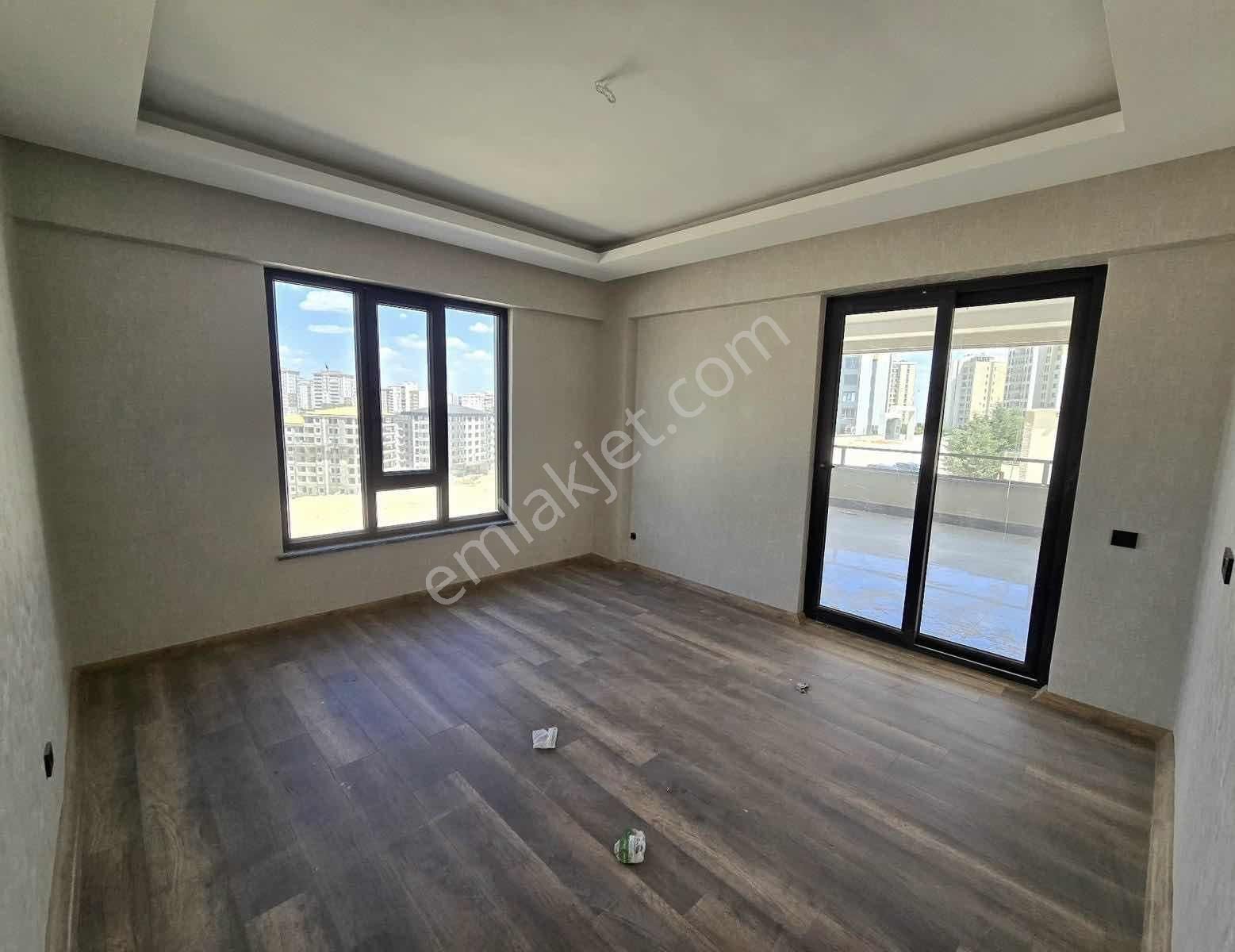 Antepia Yanında Sıfır 3.5+1 Ultra Lüxs Daire Ön Cephe - Görsel 4