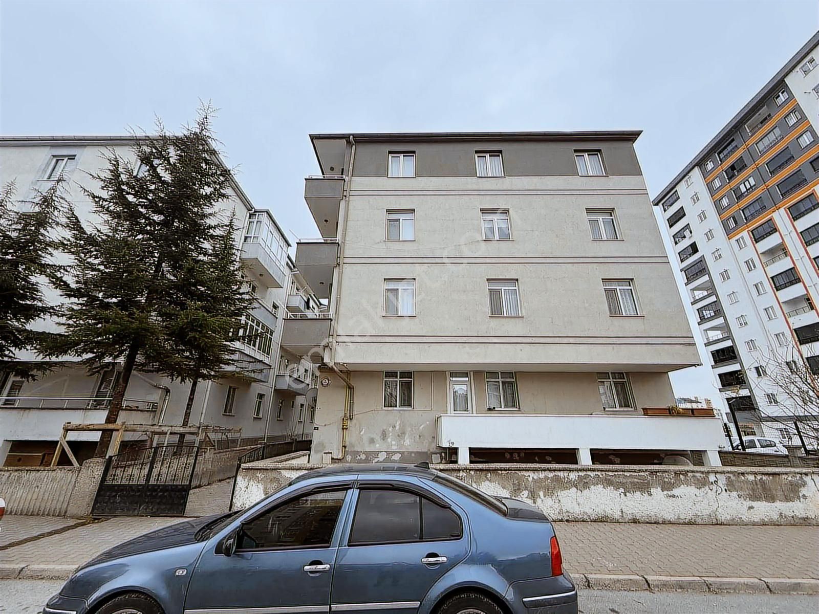 Fetanet Emlaktan Zümrüt Mahallesinde 3+1 Odalı Kiralık Daire