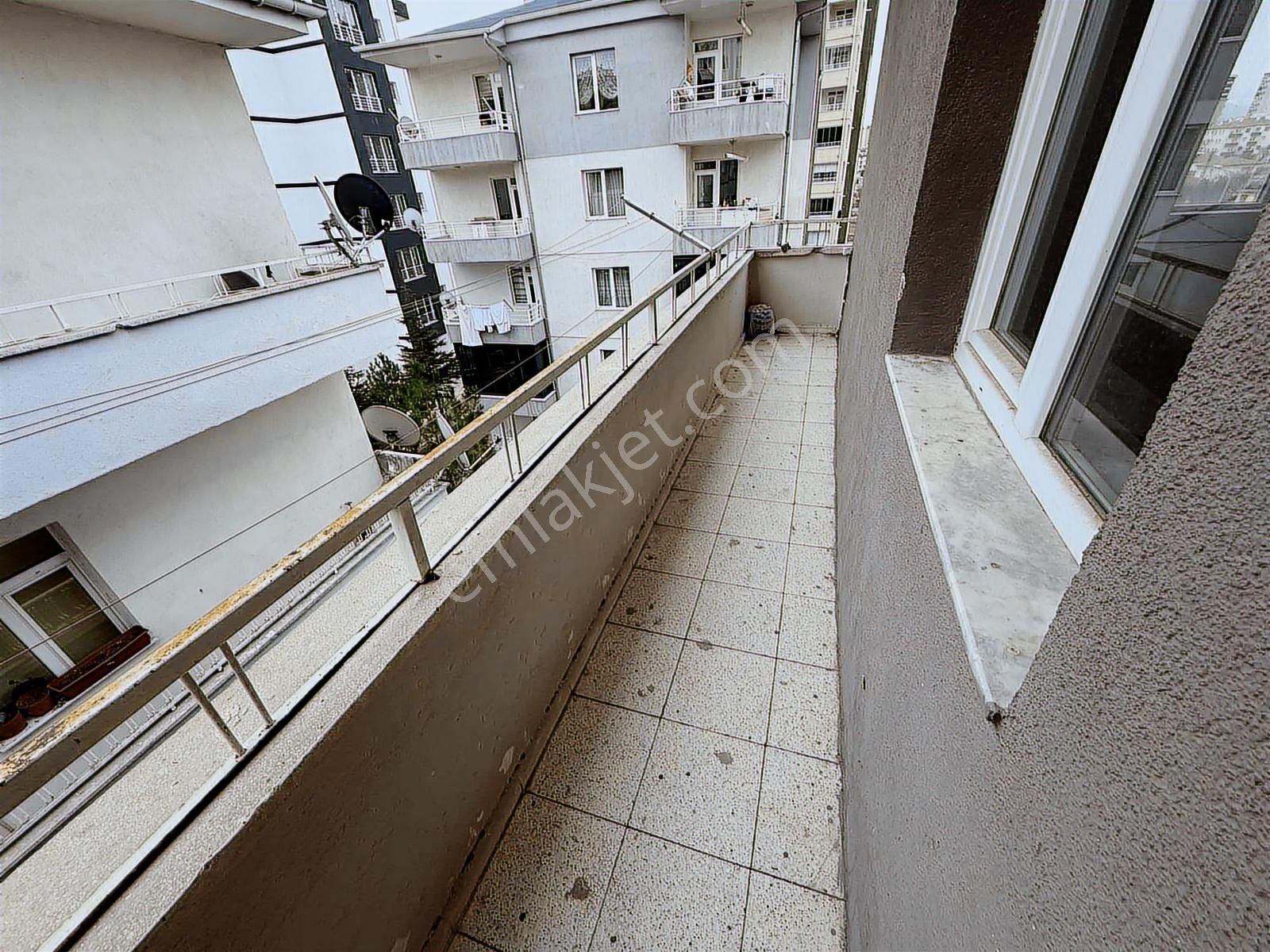 Fetanet Emlaktan Zümrüt Mahallesinde 3+1 Odalı Kiralık Daire - Görsel 8