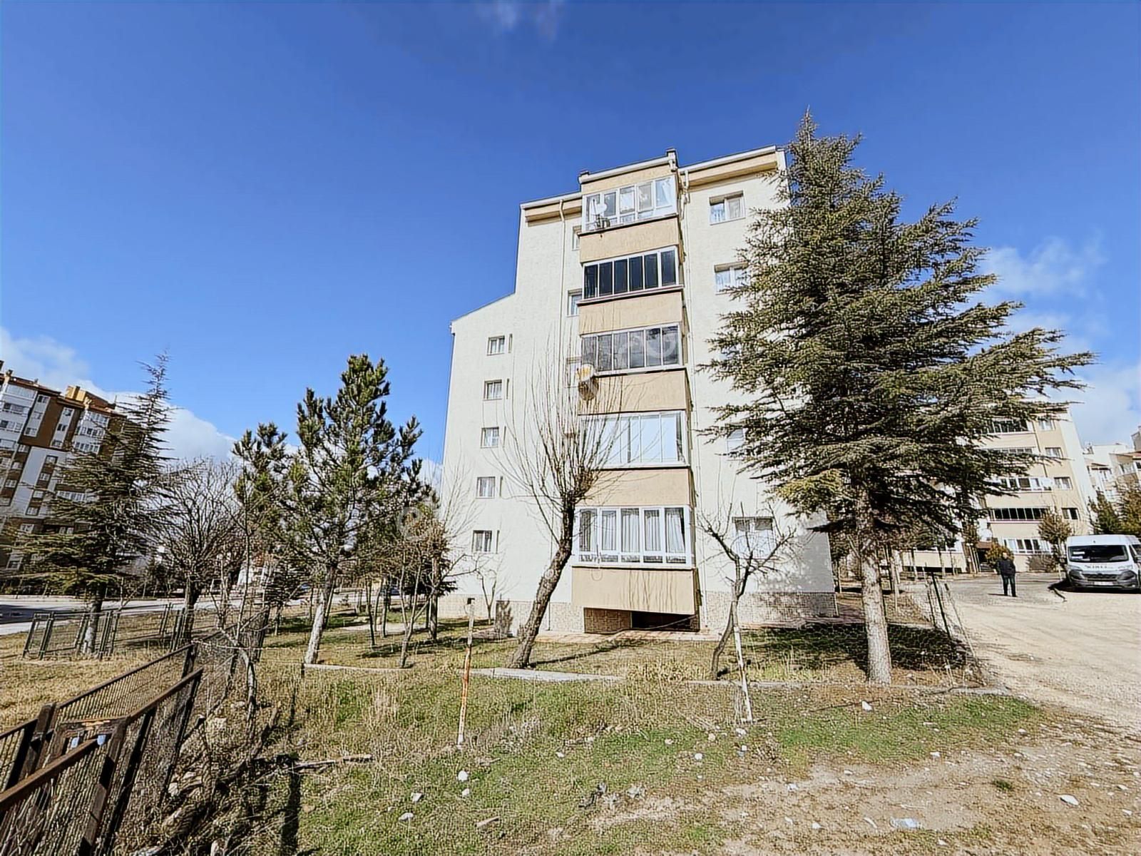 Özbey Emlaktan 75.yıl Mahallesi Site İçi 2+1 Daire - Görsel 3