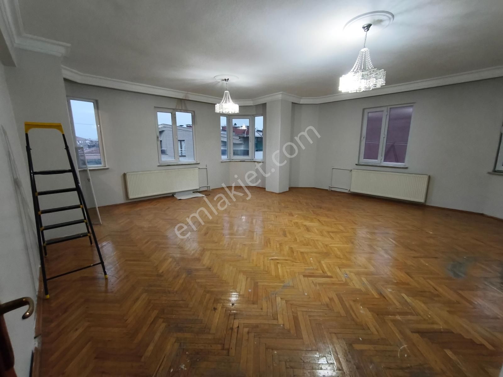 Prestij Den Bahçelievler De 3+1 Isınma Aidat Dahil Boyası Yapılm