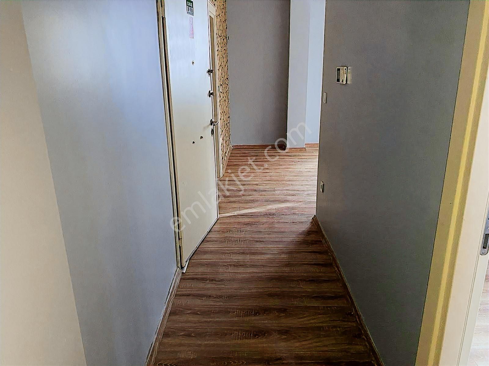 Metro Ve Metrobüse Yakın Gürsel Mahallesinde 1+1 Satılık - Görsel 4