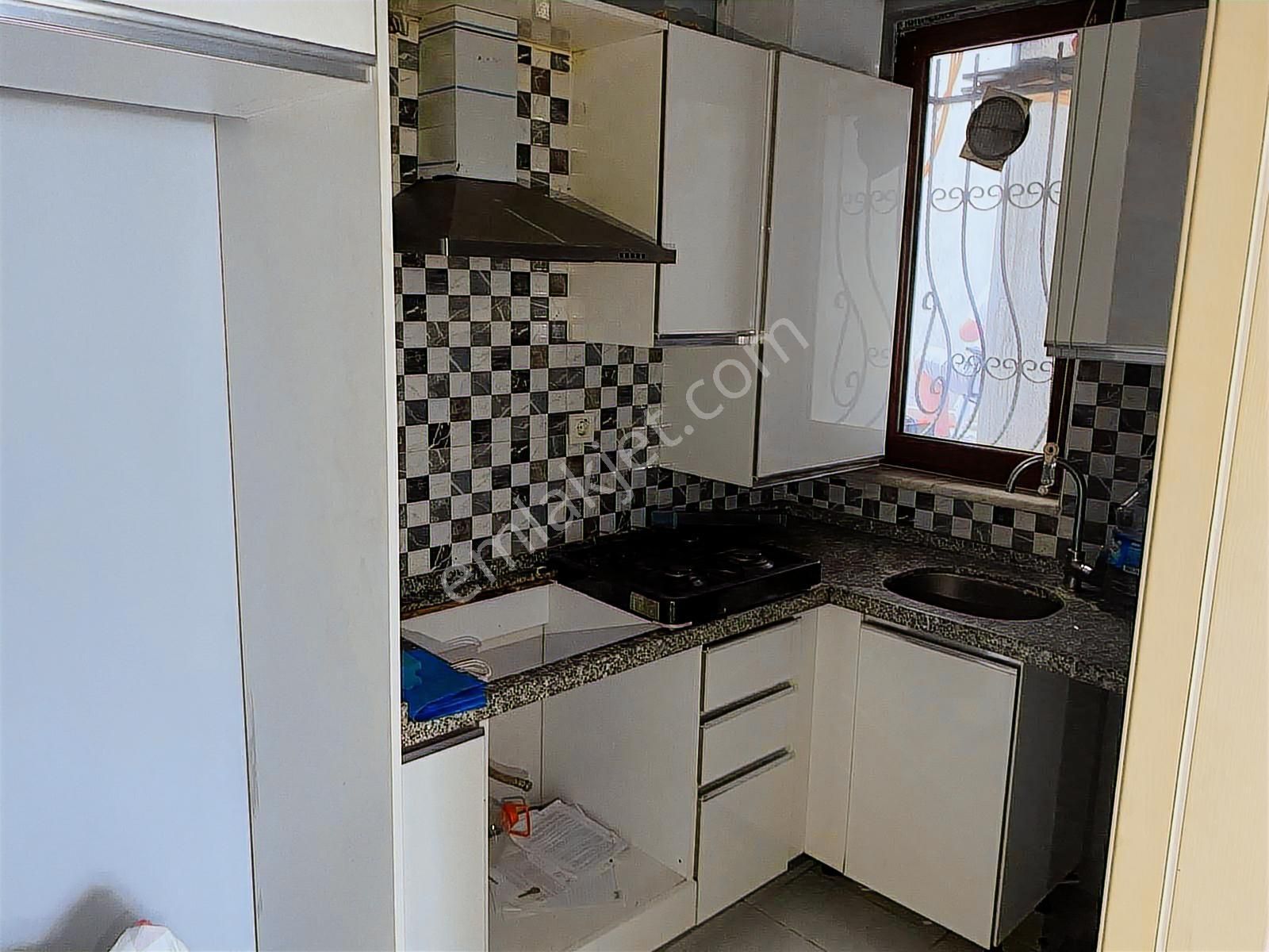 Metro Ve Metrobüse Yakın Gürsel Mahallesinde 1+1 Satılık - Görsel 3