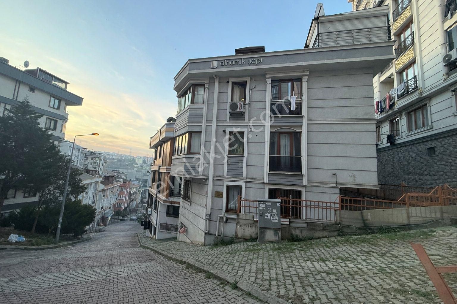 Metro Ve Metrobüse Yakın Gürsel Mahallesinde 1+1 Satılık