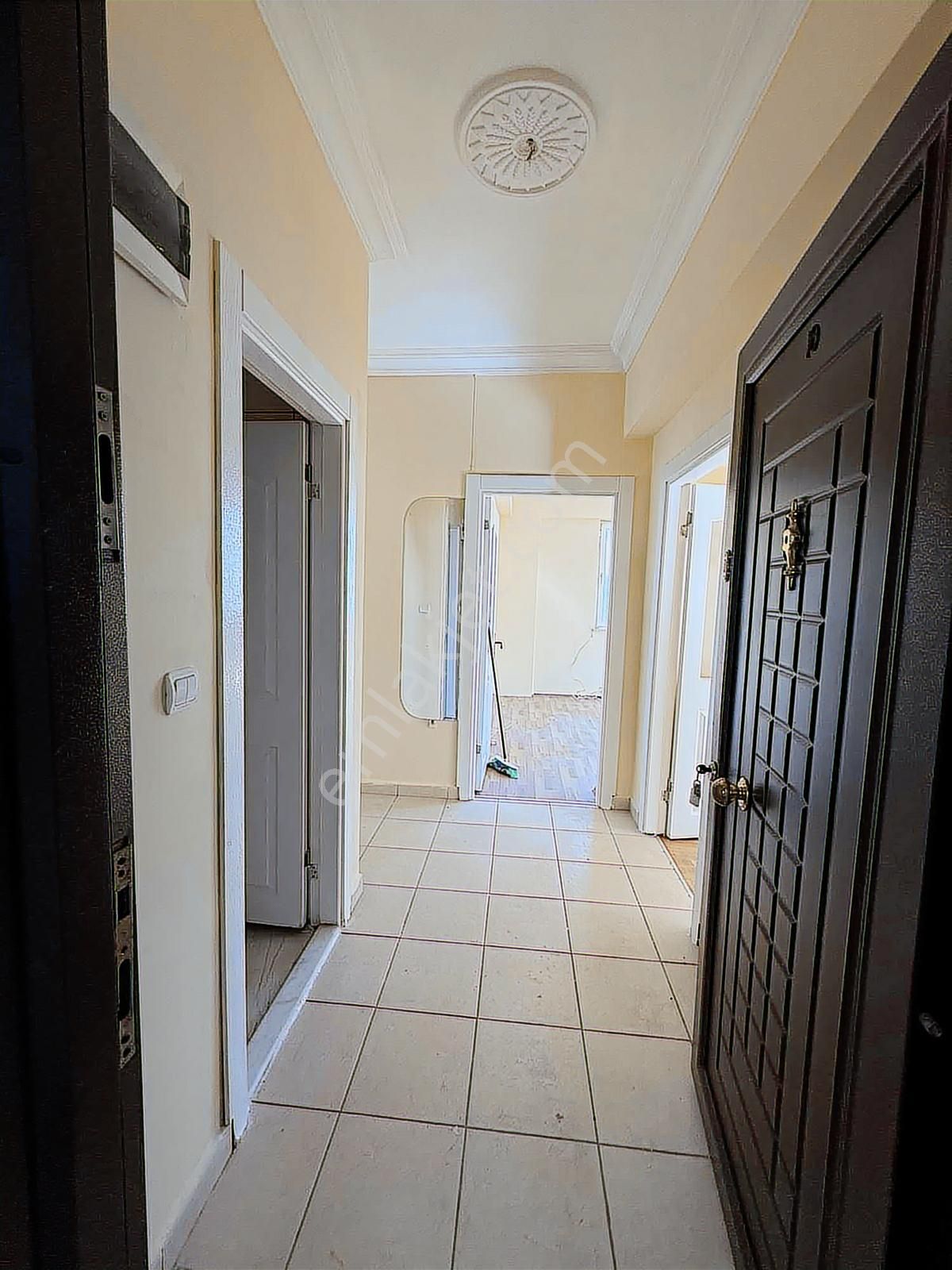 Kızıltoprak Mahallesinde 2+1 Kullanışlı Daire - Görsel 4