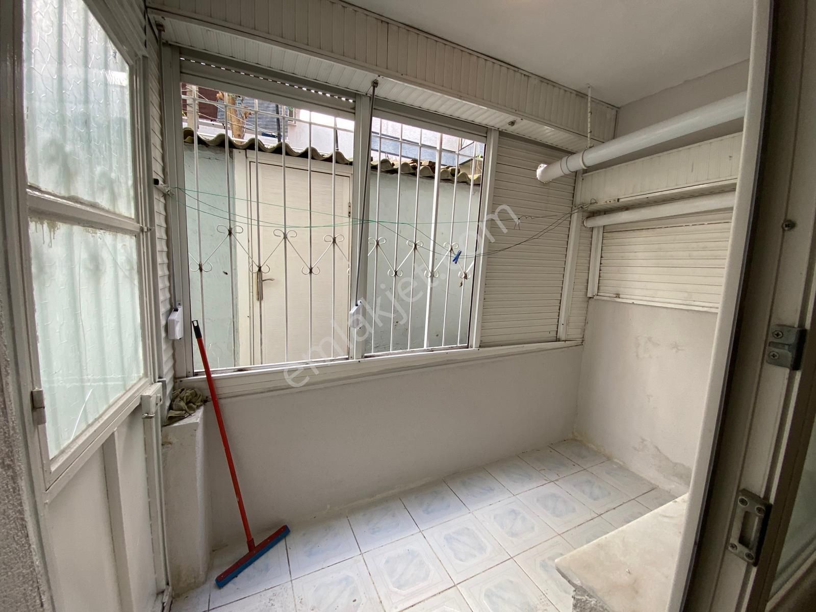 Buca İşçievleri Yiğitler Mah.de 2+1 85m2 Dgazlı Ayrı Mutfak Giriş Kat Kiralık Daire - Görsel 24