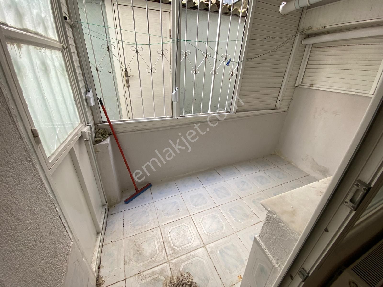 Buca İşçievleri Yiğitler Mah.de 2+1 85m2 Dgazlı Ayrı Mutfak Giriş Kat Kiralık Daire - Görsel 23