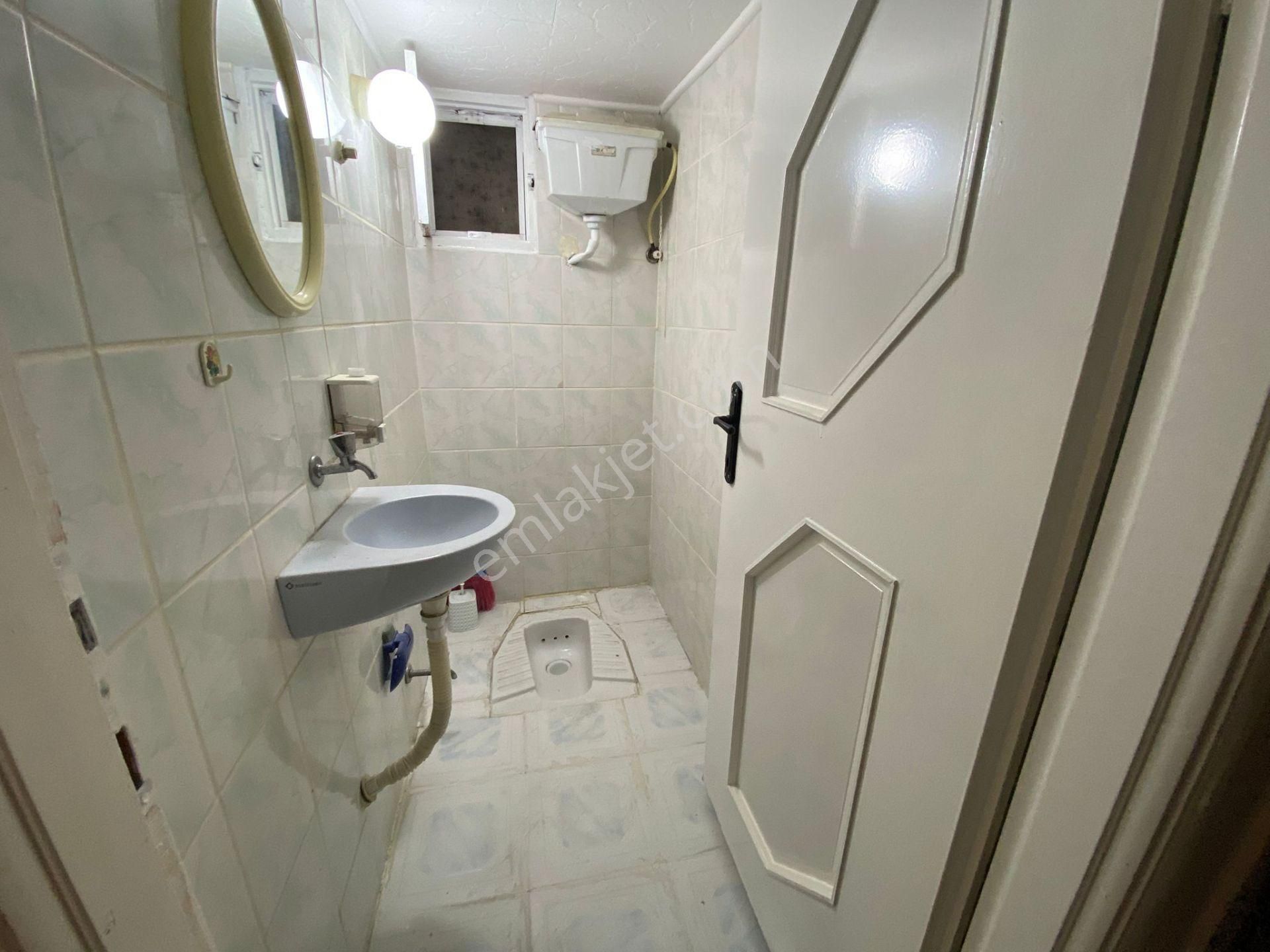 Buca İşçievleri Yiğitler Mah.de 2+1 85m2 Dgazlı Ayrı Mutfak Giriş Kat Kiralık Daire - Görsel 20