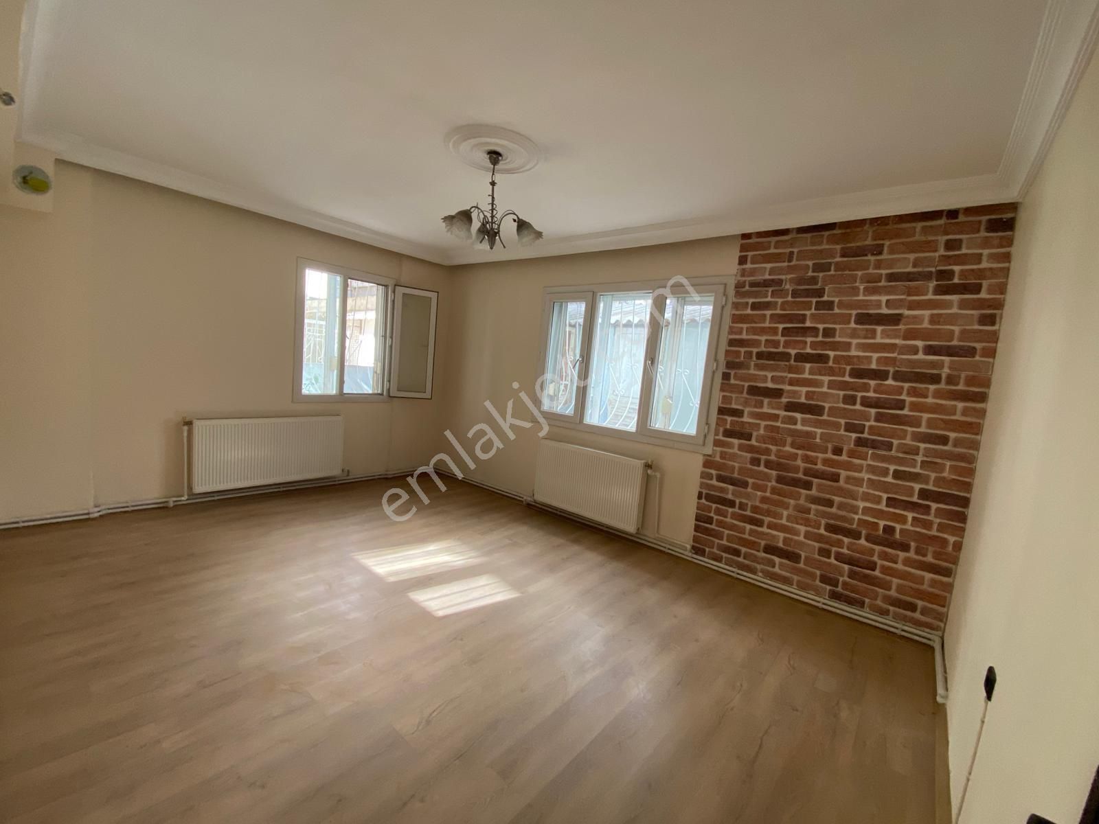 Buca İşçievleri Yiğitler Mah.de 2+1 85m2 Dgazlı Ayrı Mutfak Giriş Kat Kiralık Daire - Görsel 3