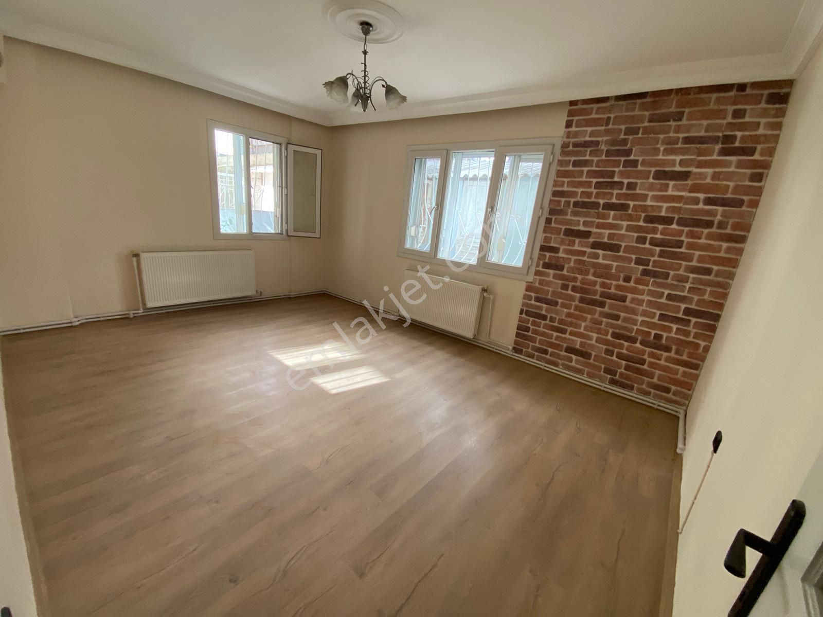 Buca İşçievleri Yiğitler Mah.de 2+1 85m2 Dgazlı Ayrı Mutfak Giriş Kat Kiralık Daire - Görsel 4