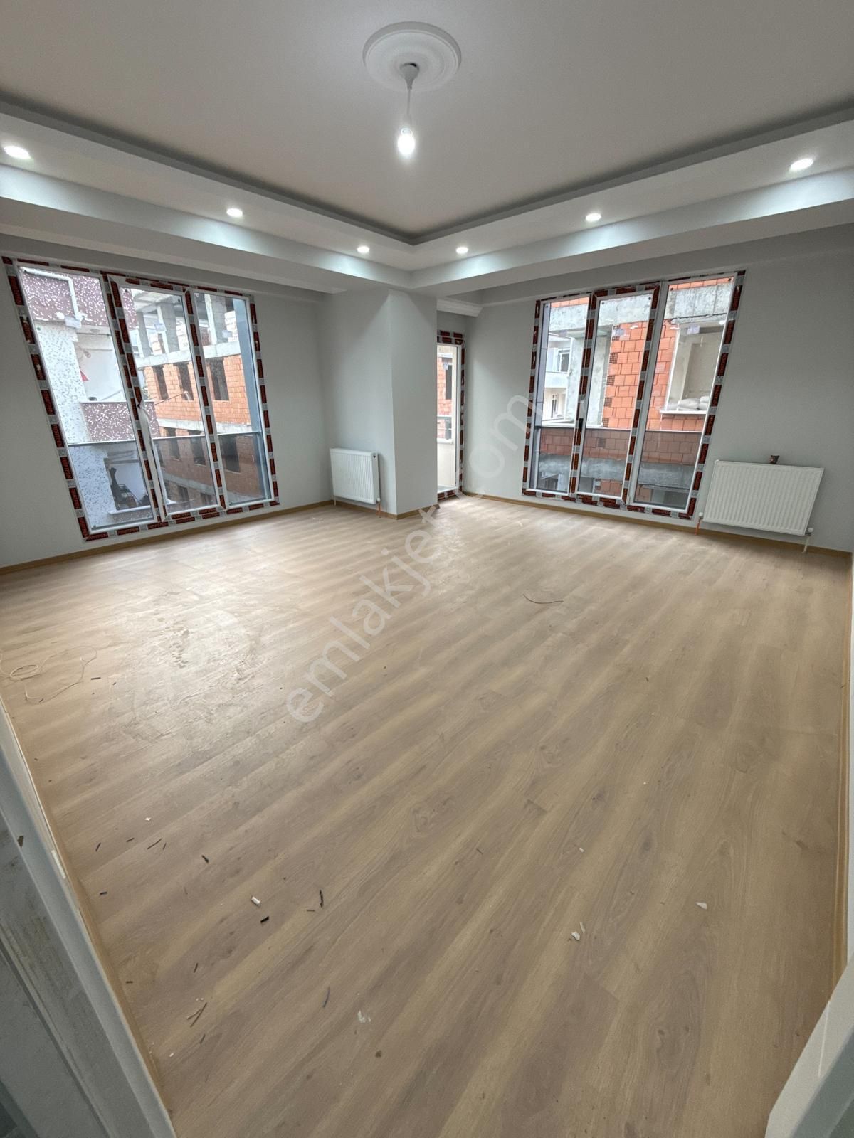 Efka Gayrimenkulden Yenibosnada Satılık 115 M2 3+1 Otoparklı Daire (sıfır Bina)