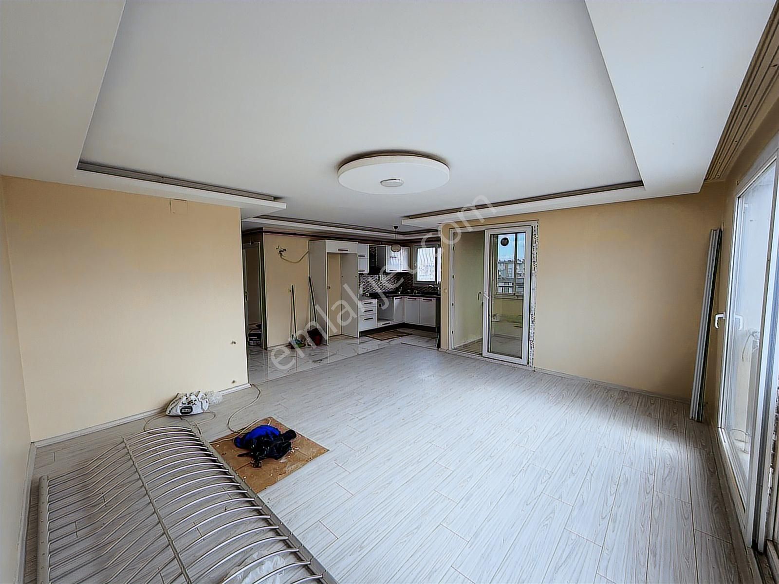 Kıyı Boyu Üzeri 3+1 150 M2 Çb+go Masrafsız Bakımlı Kiralık Daire